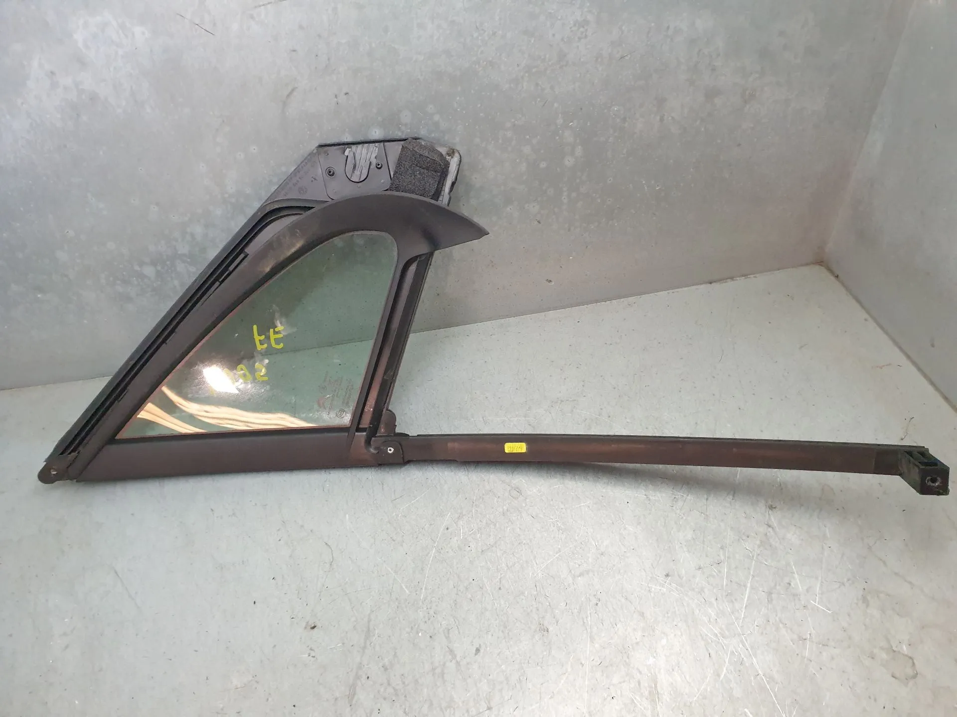 Vitre triangulaire avant gauche CITROËN C3 III (SX) Imagem-1