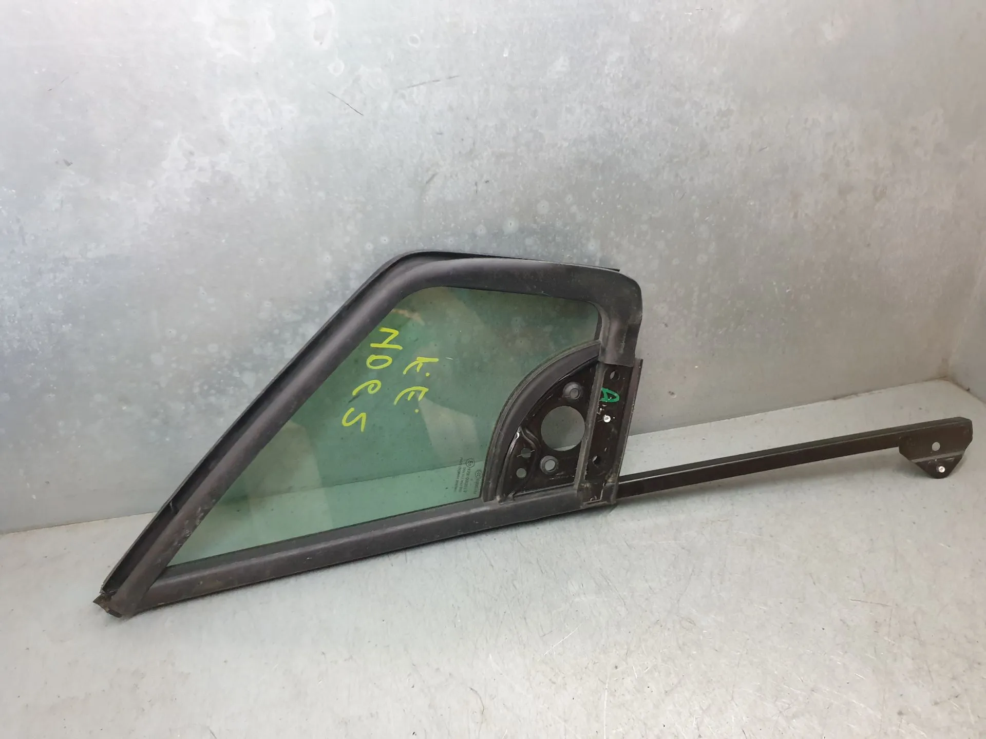 Vidrio triangular Delantero Izquierdo PEUGEOT Partner II Imagem-2