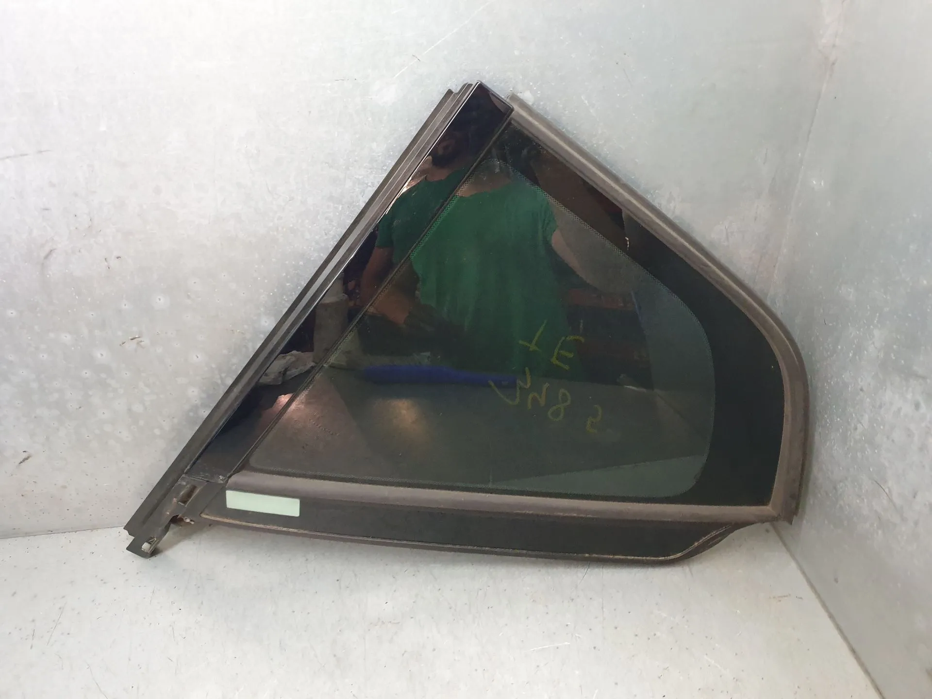 Vidro triangular da porta trás esquerdo VOLVO XC40 (536)