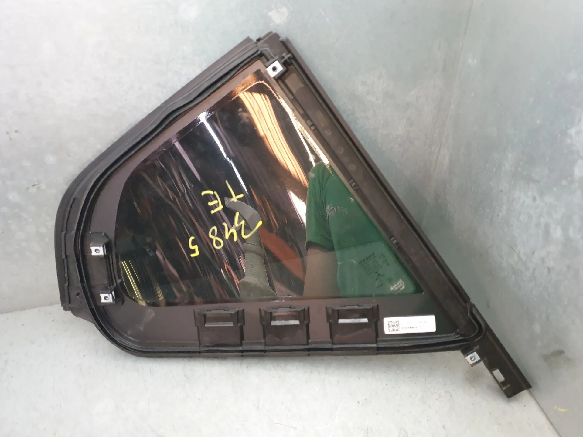 Vidro triangular da porta trás esquerdo VOLVO XC40 (536) Imagem-1
