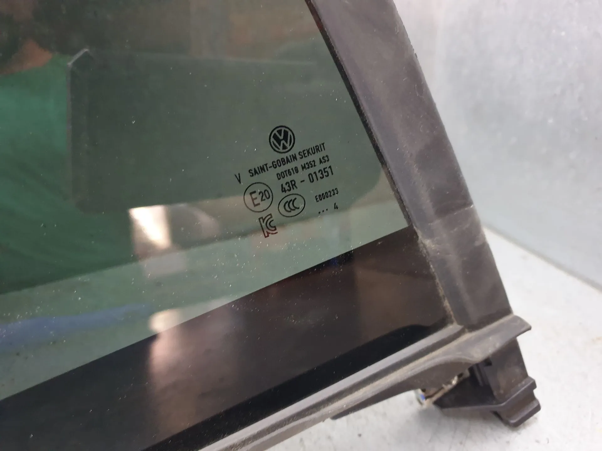 Right rear triangle window VOLKSWAGEN Golf VIII Variant (CG5) Imagem-1