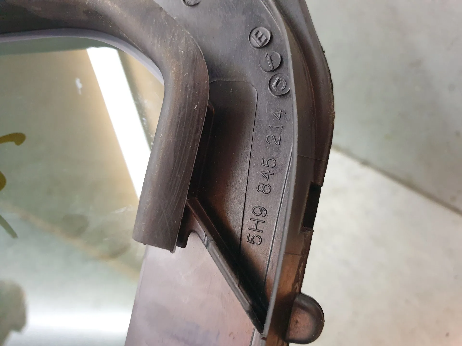 Right rear triangle window VOLKSWAGEN Golf VIII Variant (CG5) Imagem-3