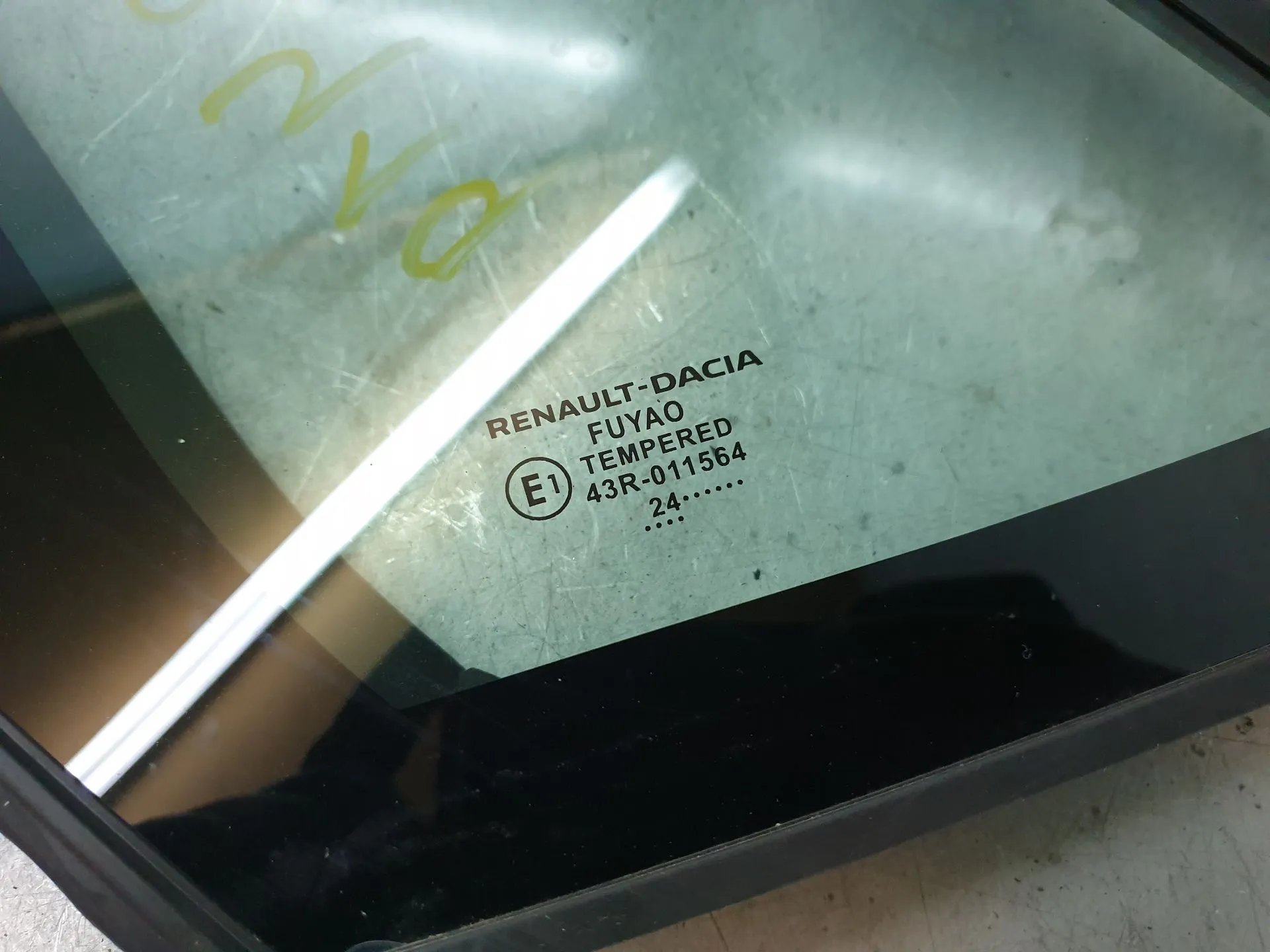 Vitre triangulaire arrière Droite DACIA Sandero III Imagem-1