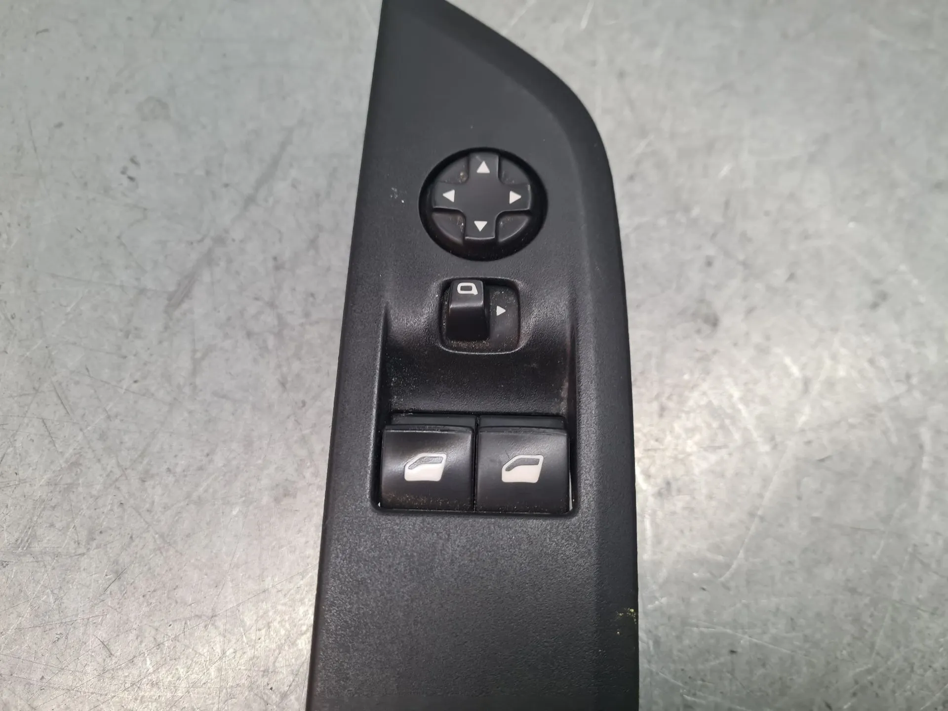 Mando / interruptor elevalunas delantero izquierdo PEUGEOT 208 II Imagem-1