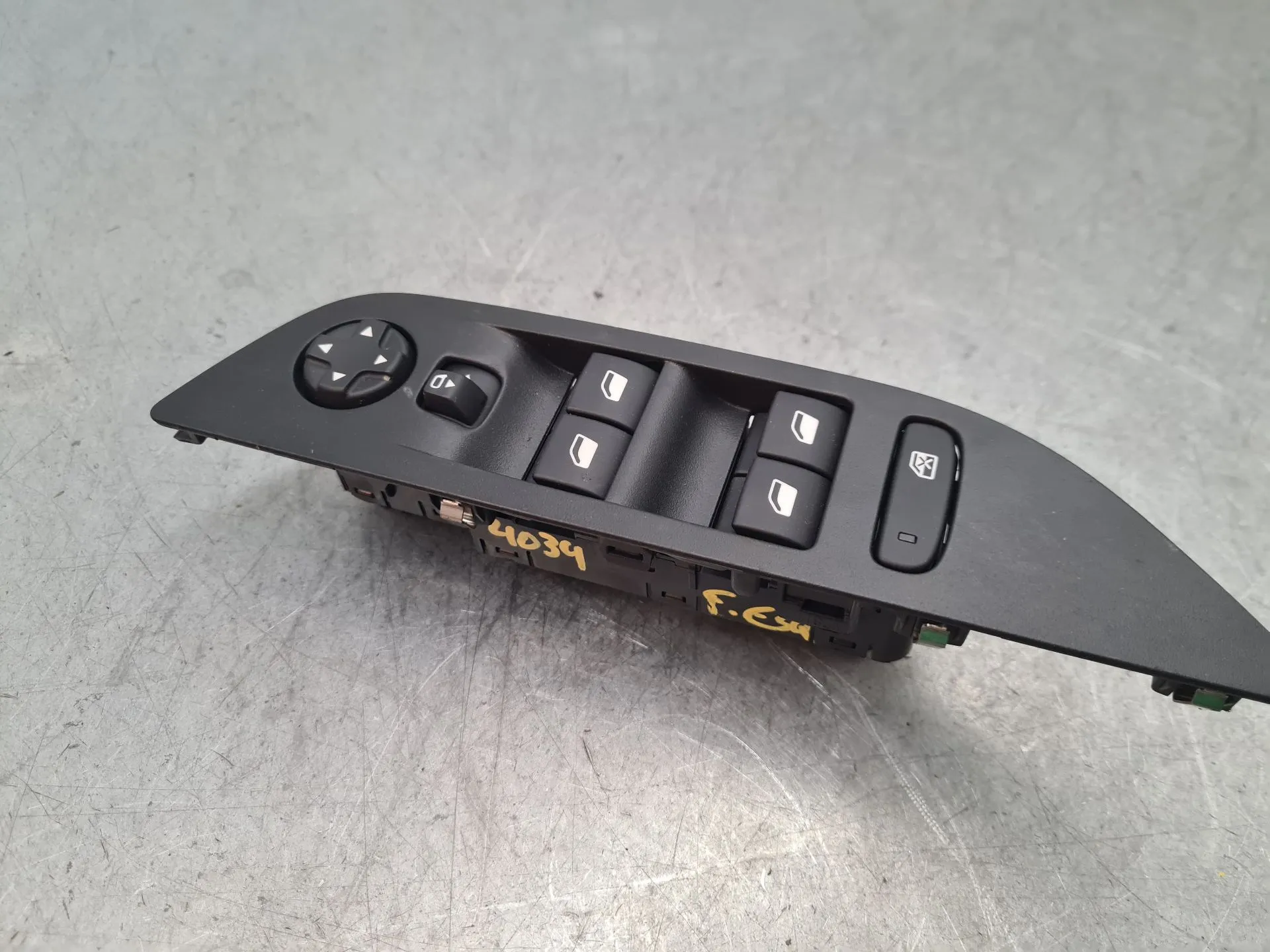 Mando / interruptor elevalunas delantero izquierdo PEUGEOT 2008 II (U_) Imagem-1