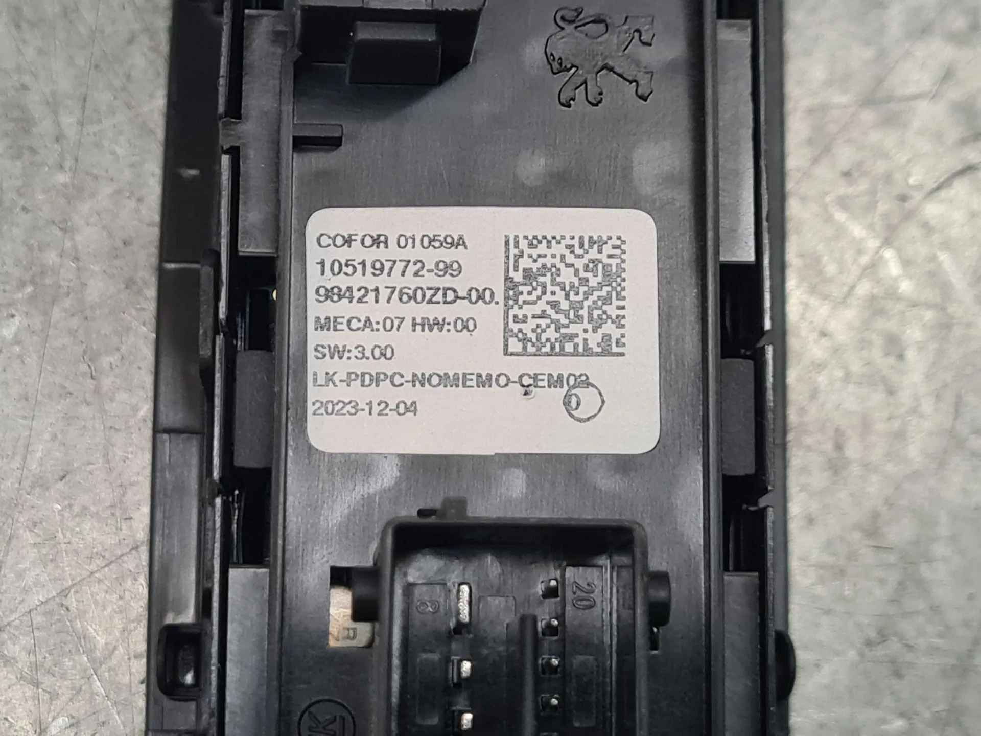 Mando / interruptor elevalunas delantero izquierdo PEUGEOT 2008 II (U_) Imagem-5