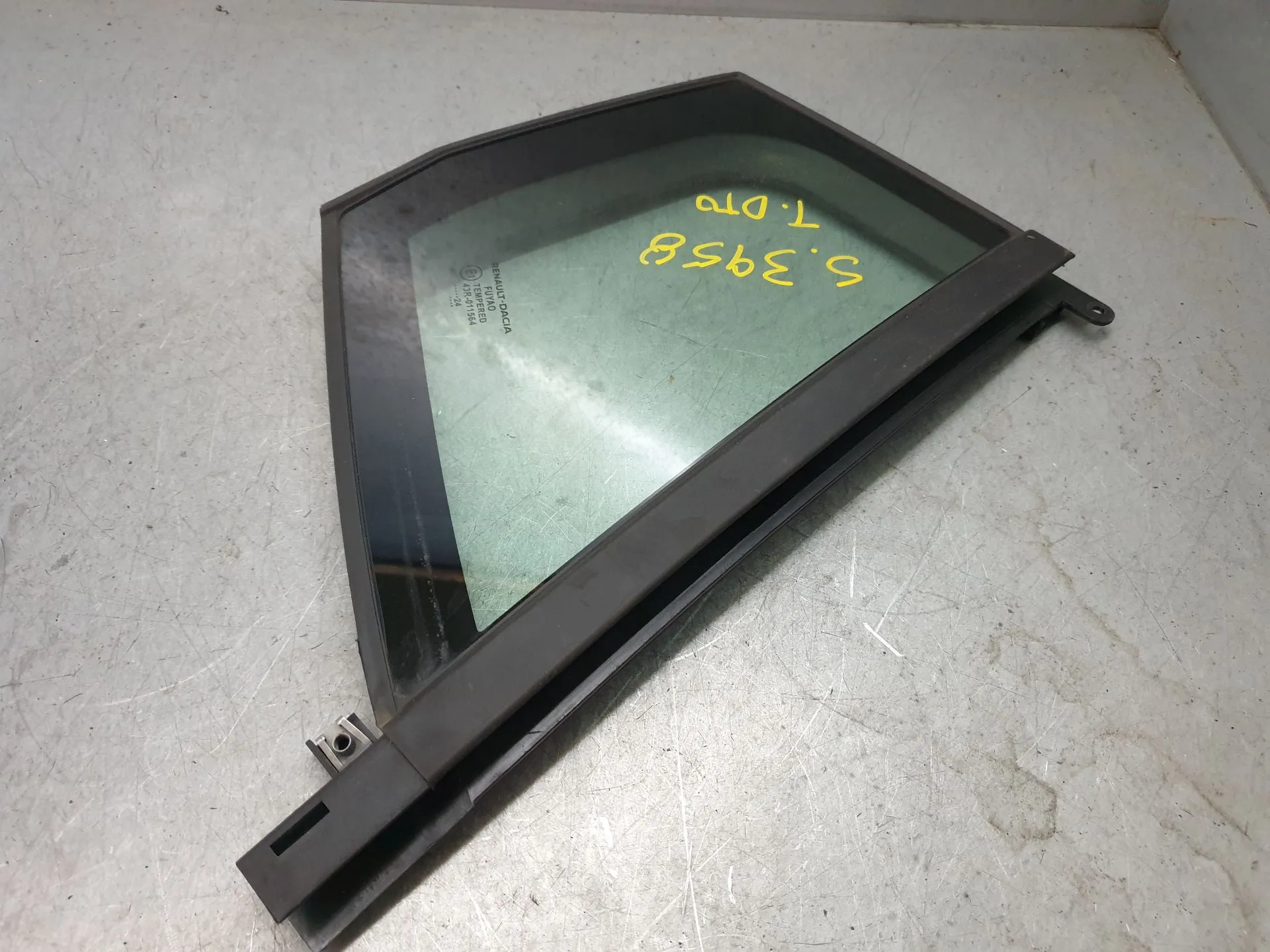 Vitre triangulaire arrière Droite DACIA Sandero III