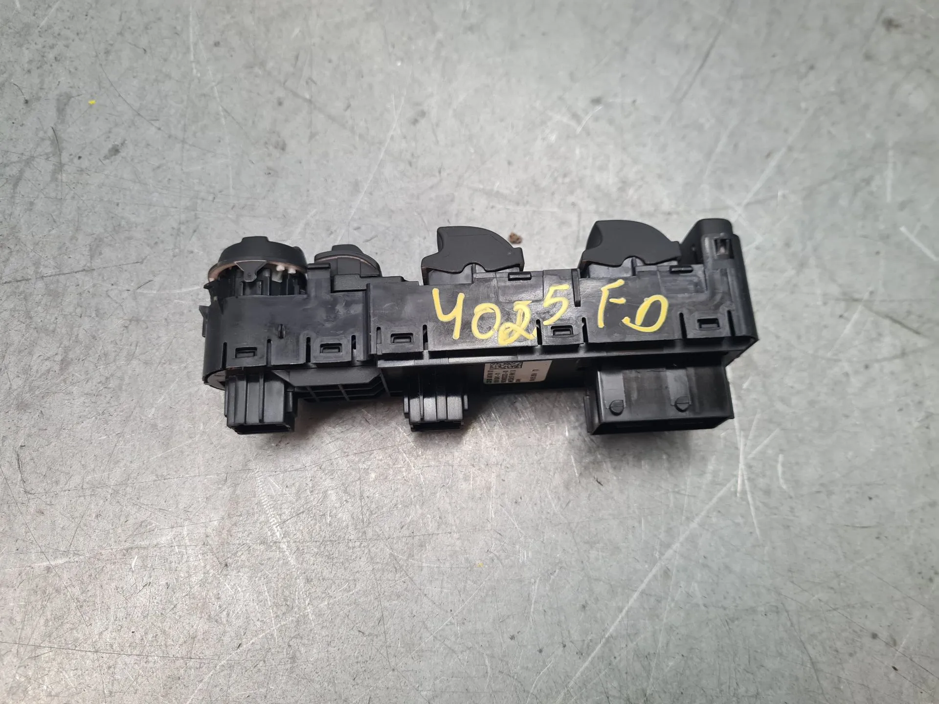 Commande / interrupteur lève-vitre Avant gauche CITROËN C4 III Imagem-3