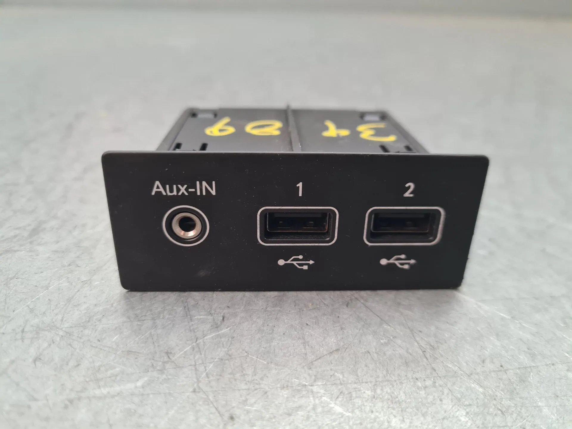 Porta Ingresso USB / AUX / iPod RENAULT Clio V (BF_) Imagem-1
