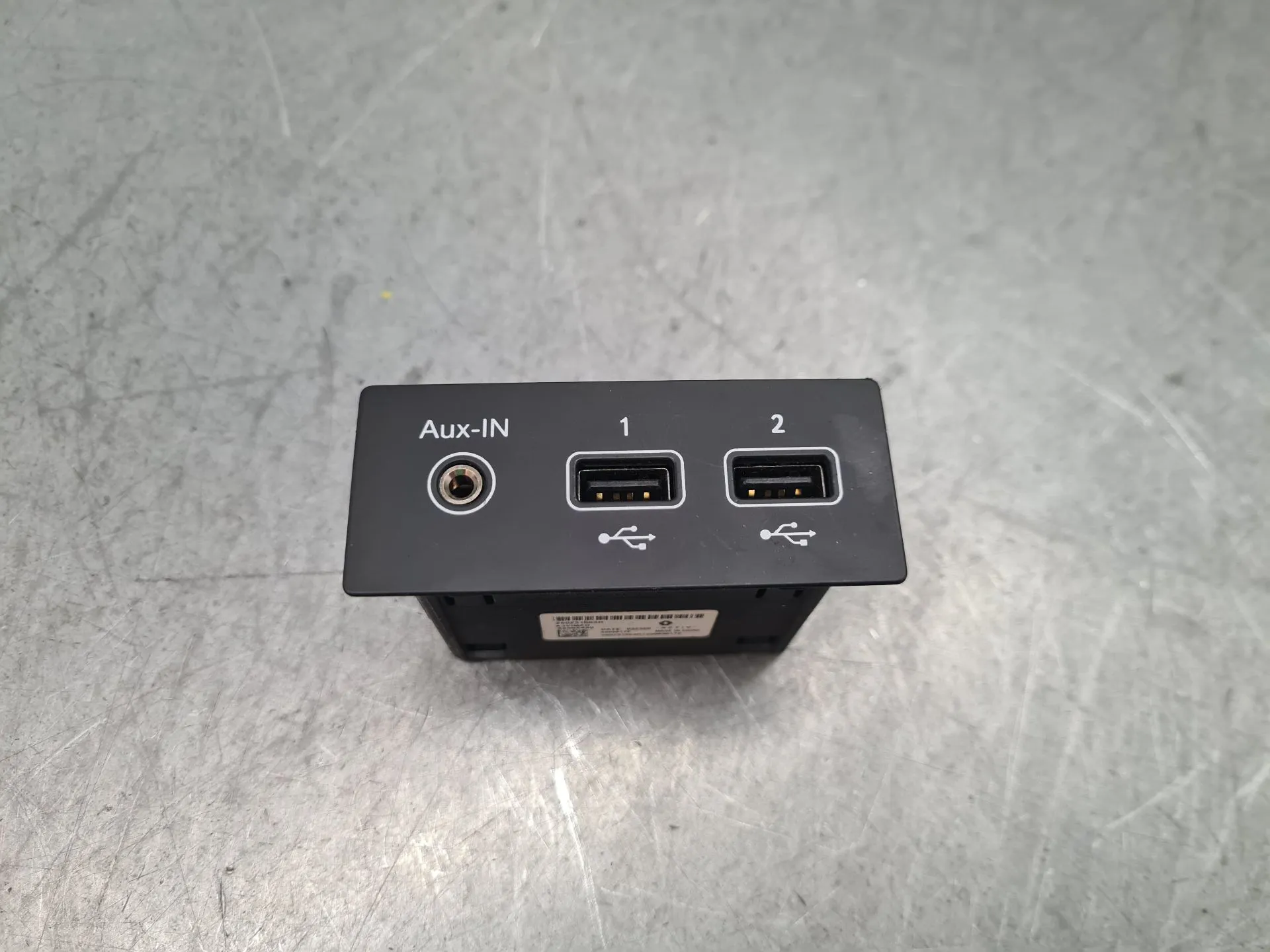 USB / AUX / iPod Socket Connector RENAULT Clio V (BF_) Imagem-1