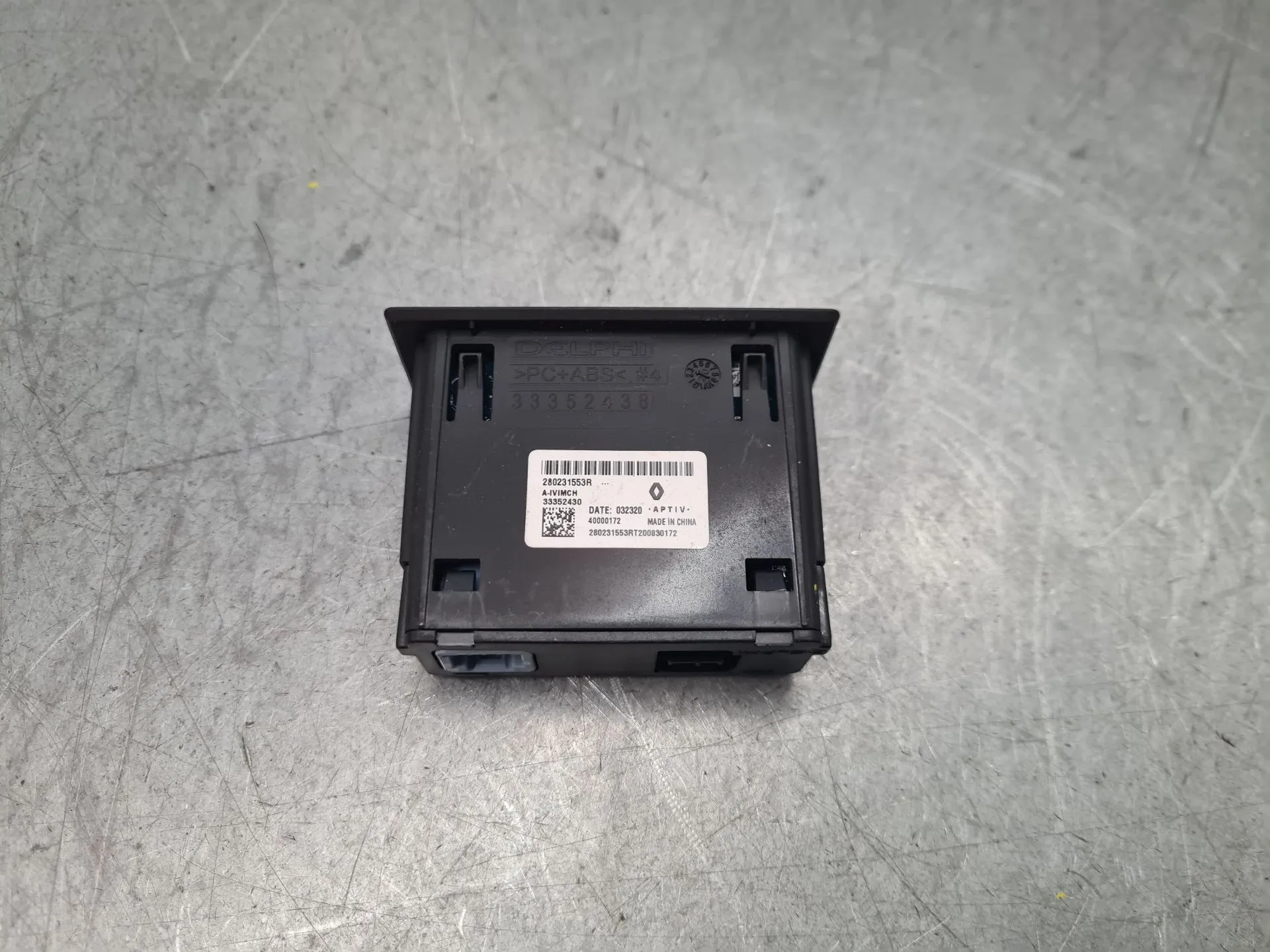 USB / AUX / iPod Socket Connector RENAULT Clio V (BF_) Imagem-2