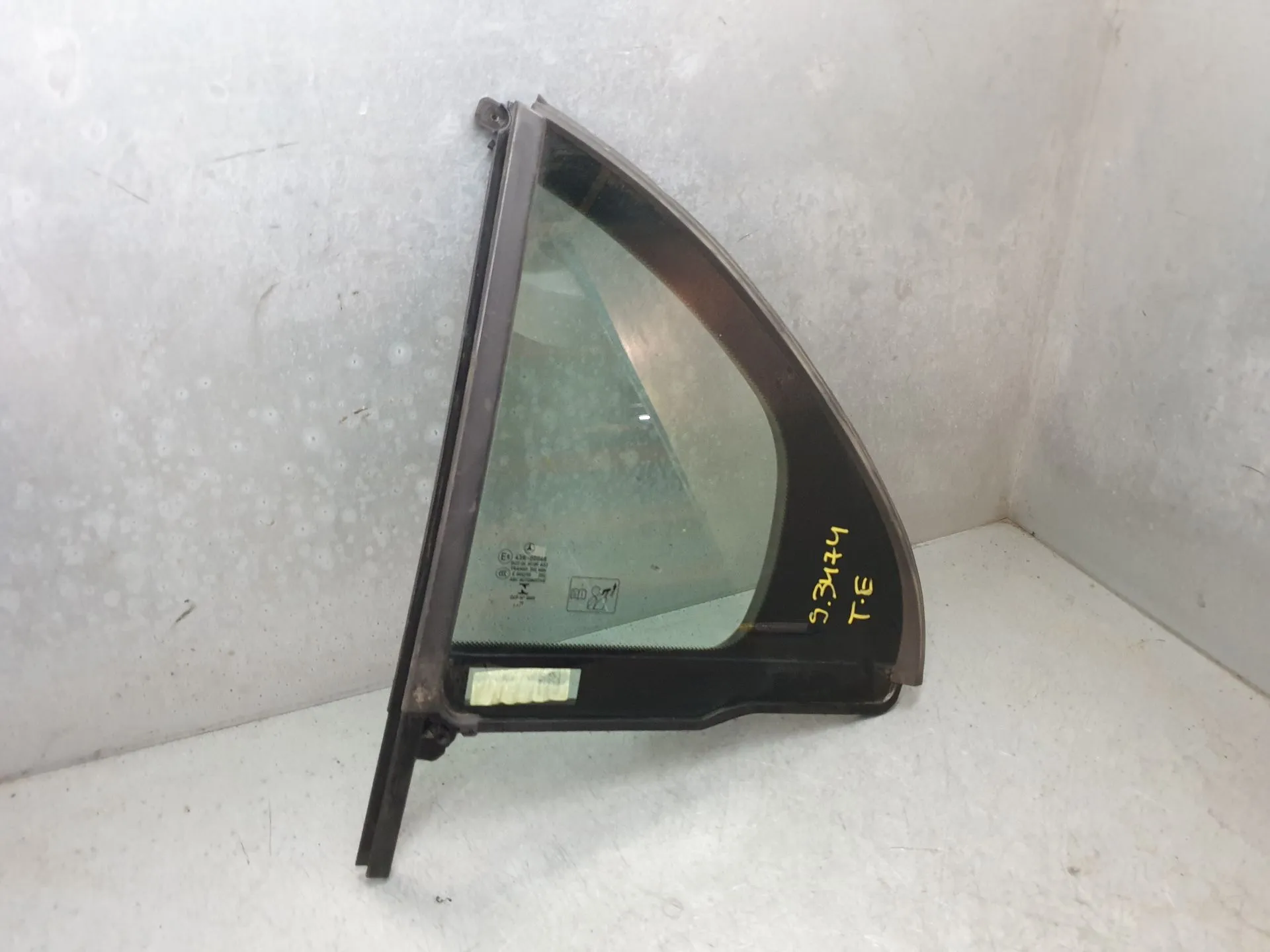 Vidro triangular da porta trás esquerdo MERCEDES-BENZ Classe A (W177)