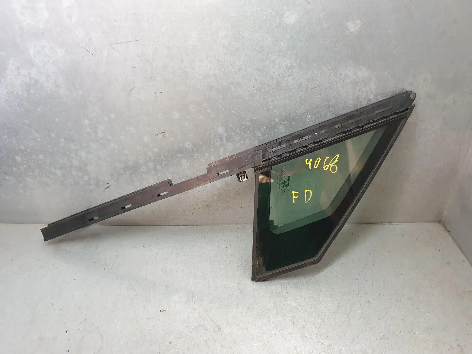 Vetro triangolare porta anteriore destro RENAULT Clio V (BF_)