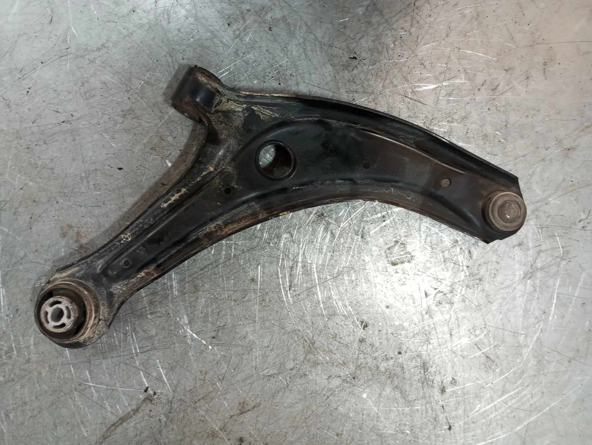 Braccio di sospensione anteriore sinistro FORD Fiesta VII (HJ, HF) Imagem-1