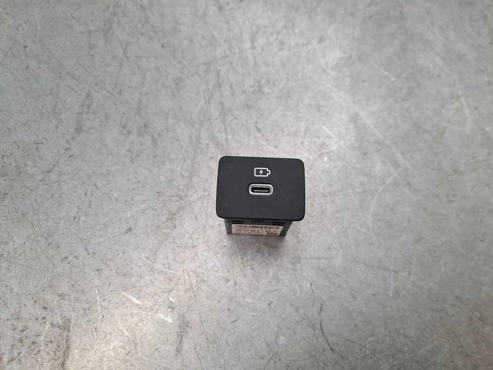 USB / AUX / iPod Socket Connector DACIA Sandero III