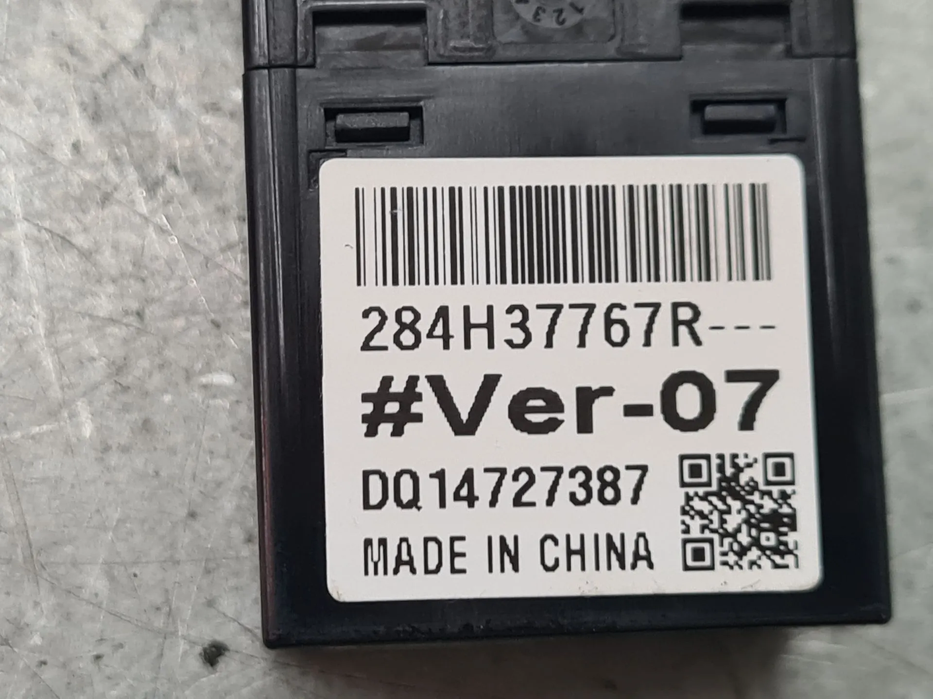 USB / AUX / iPod Socket Connector DACIA Sandero III Imagem-4