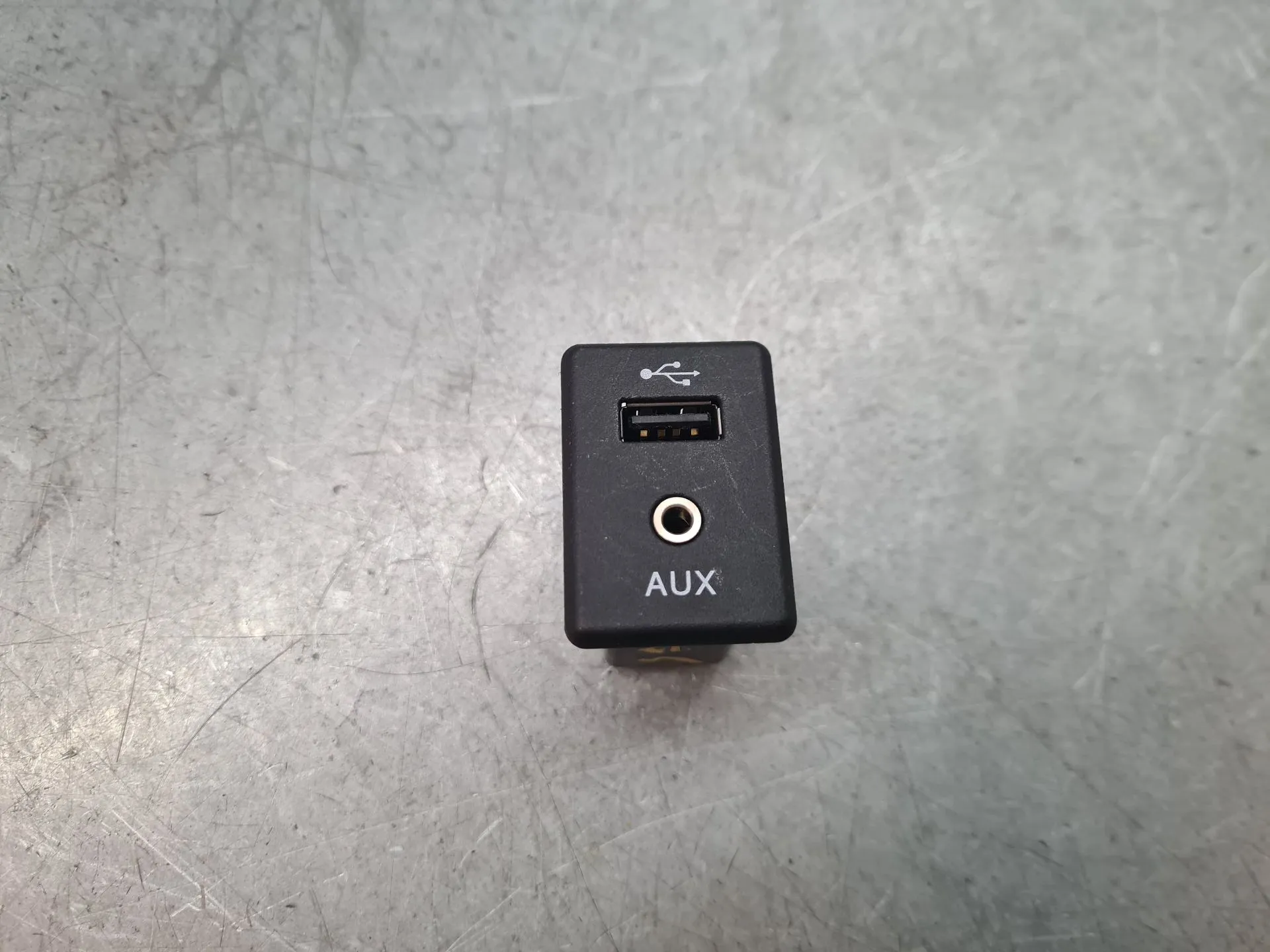 Module USB / AUX / iPod NISSAN X-Trail (T32)