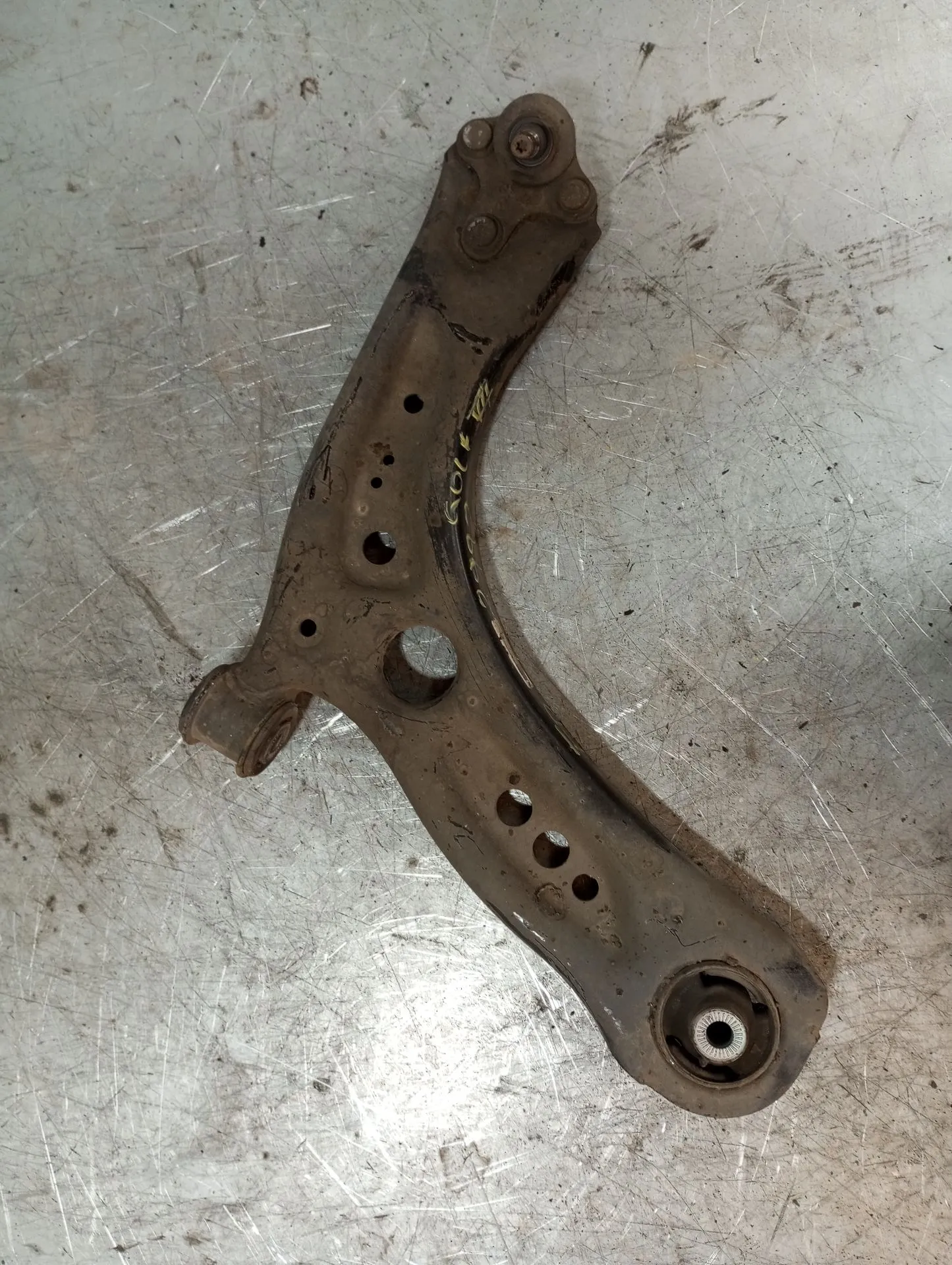Braccio di sospensione anteriore destra VOLKSWAGEN Golf VII (5G1, BQ1, BE1, BE2)