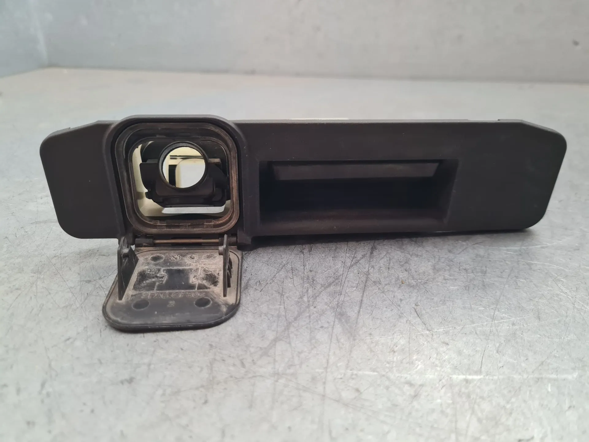 Tailgate handle MERCEDES-BENZ Classe A (W177) Imagem-1