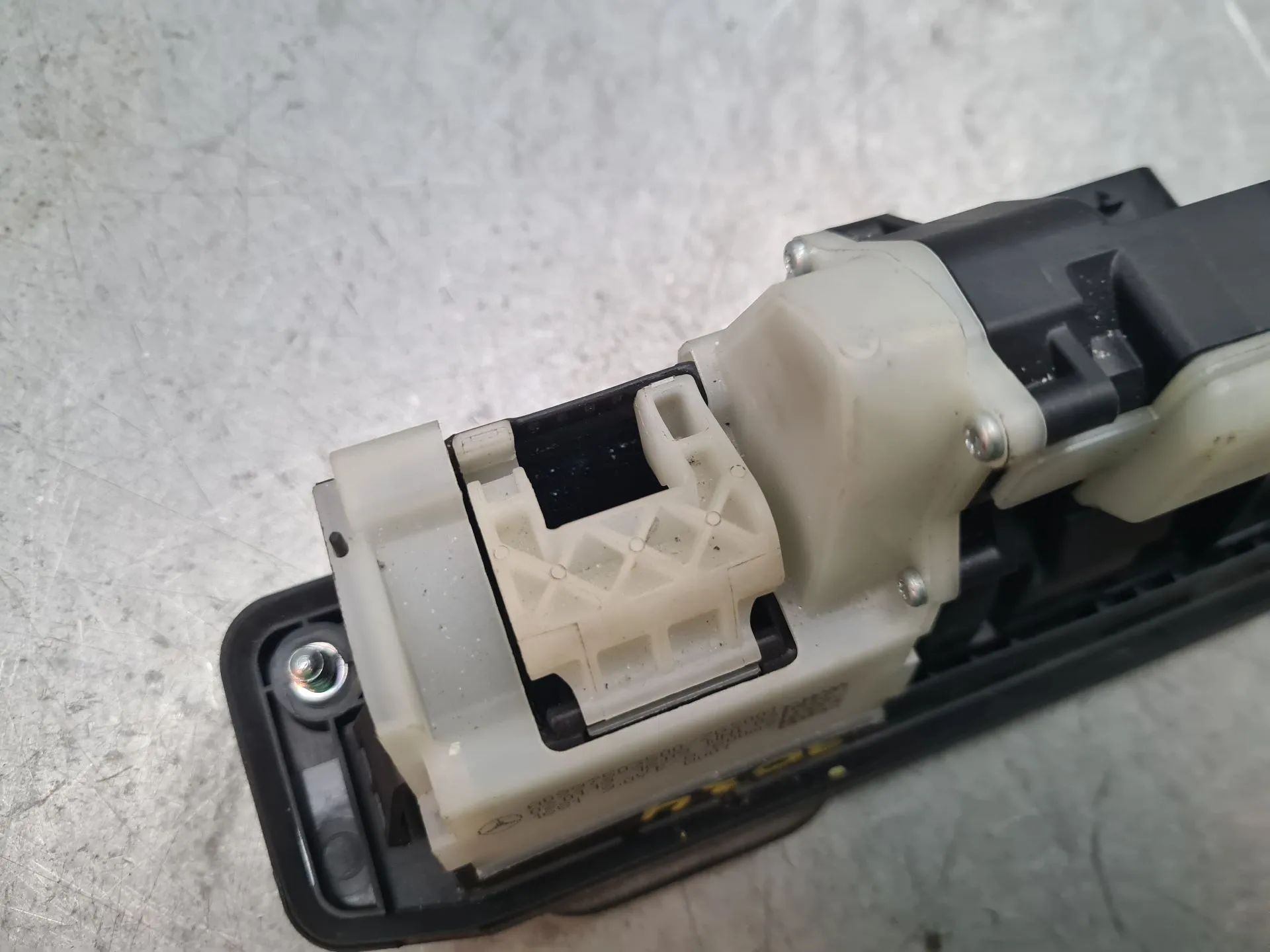 Tailgate handle MERCEDES-BENZ Classe A (W177) Imagem-5