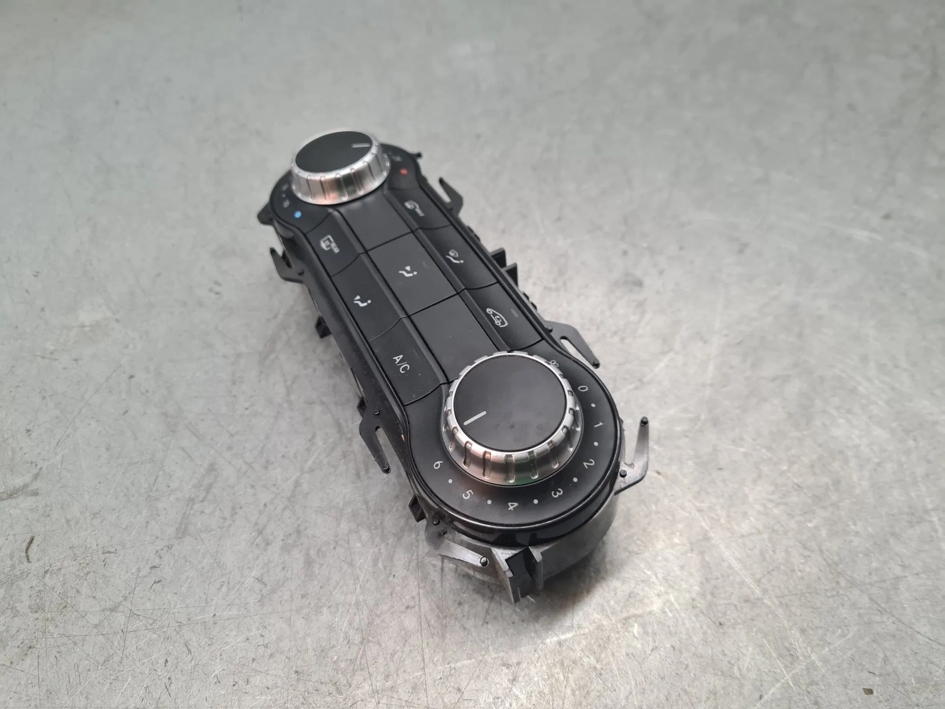 Climate control MERCEDES-BENZ Classe A (W176) Imagem-2