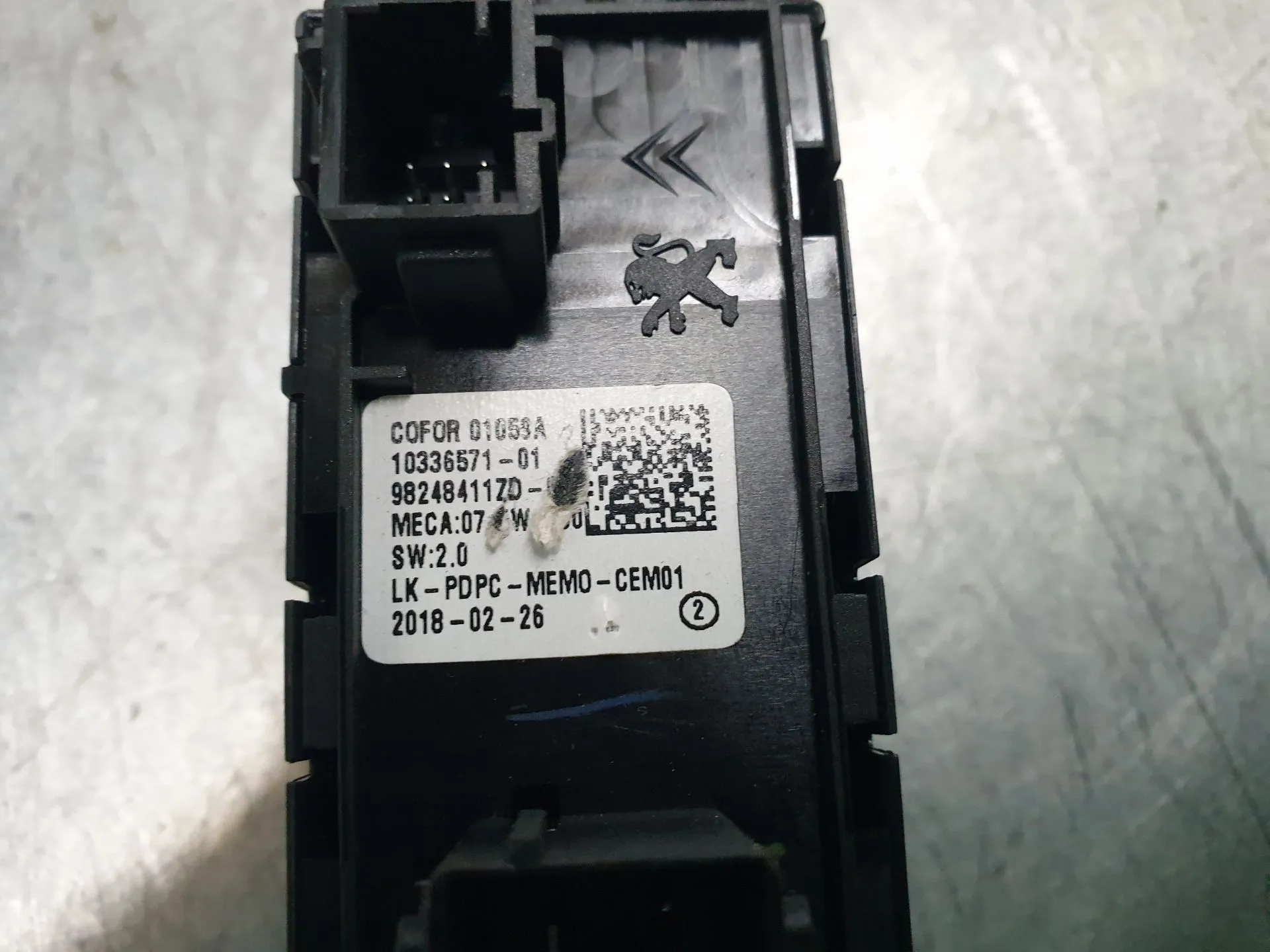 Comando / interruttore alzacristallo anteriore sinistro PEUGEOT 3008 II (M_) Imagem-5