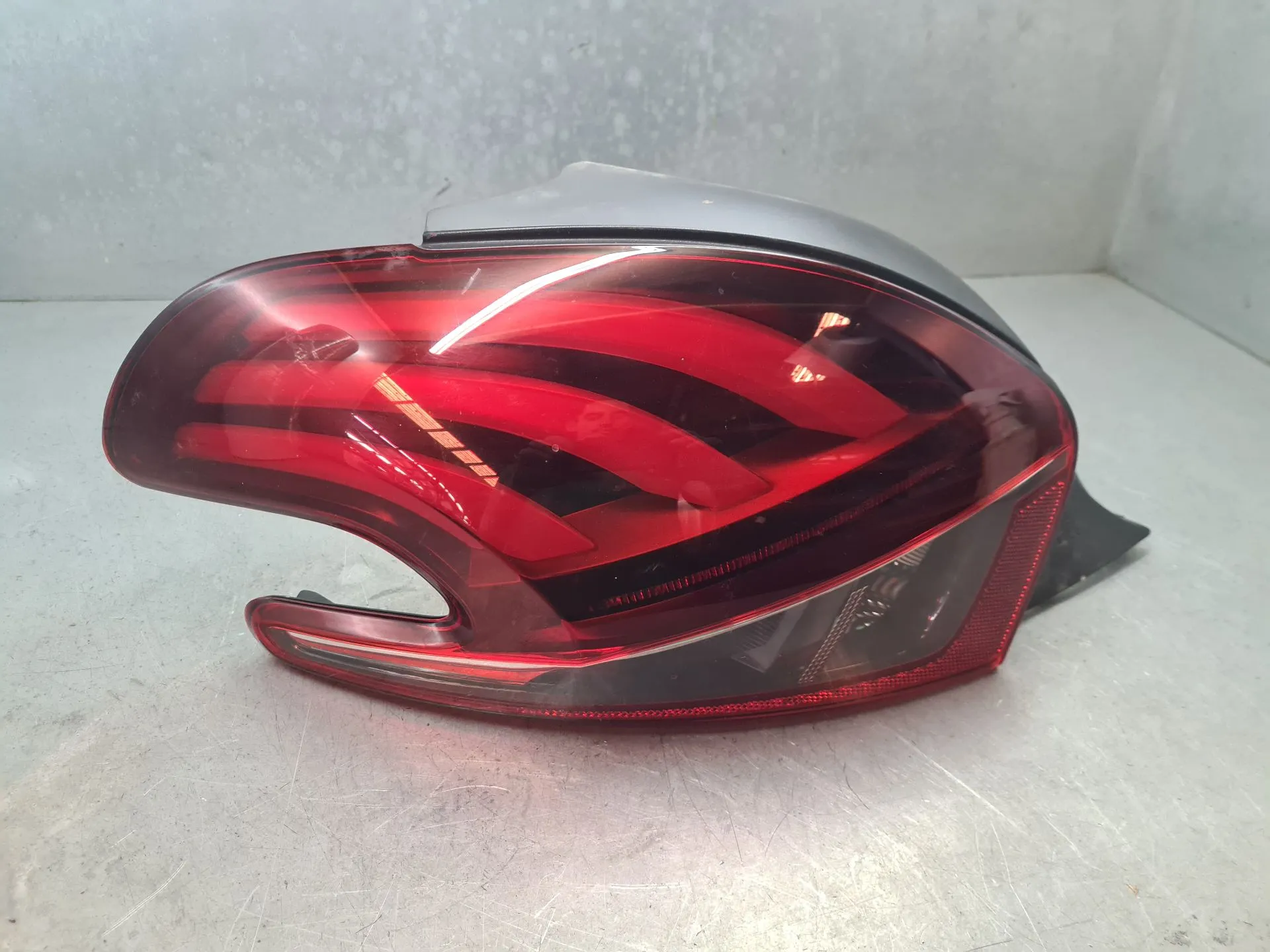 Left Tail light PEUGEOT 208