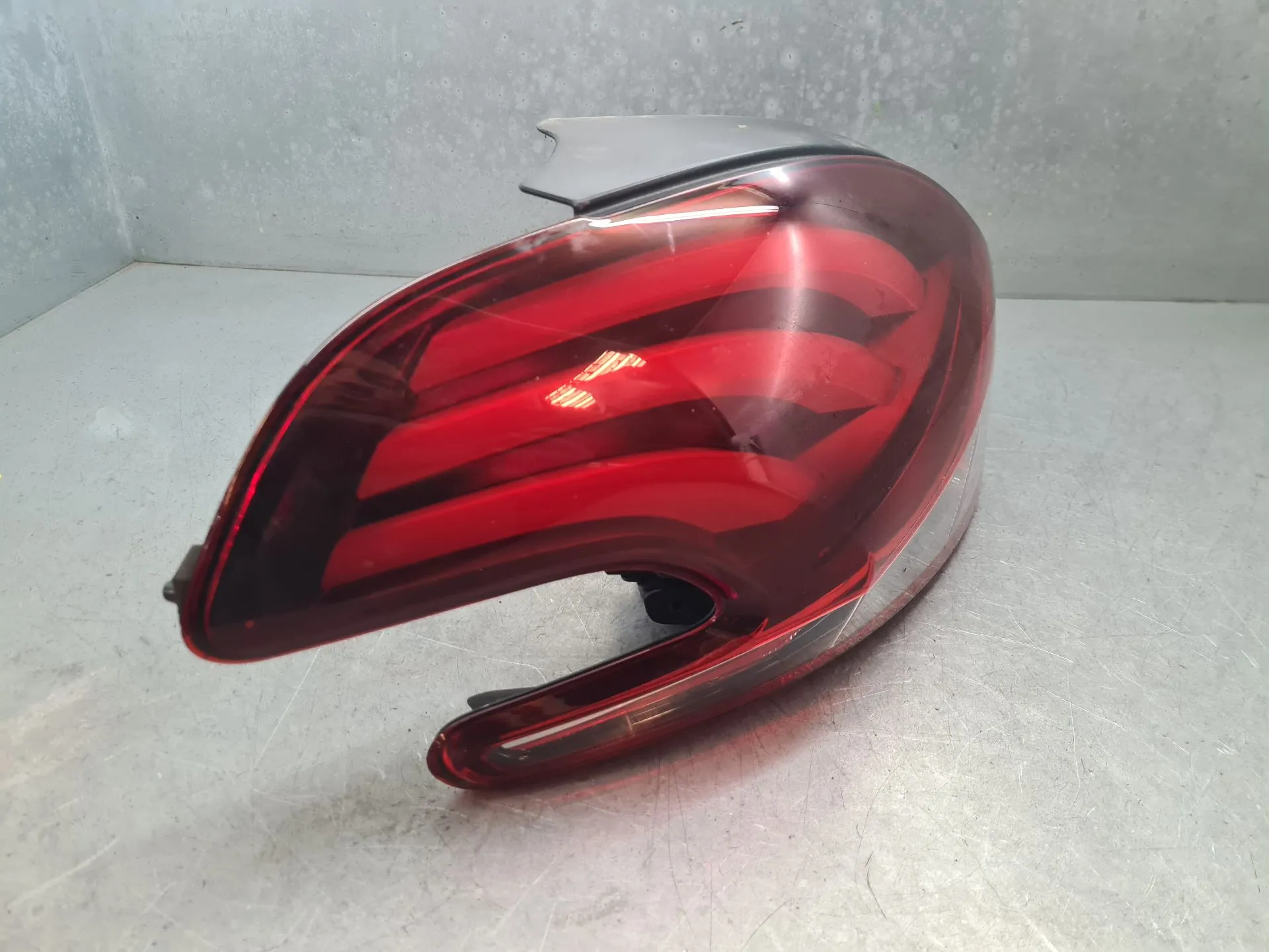 Left Tail light PEUGEOT 208 Imagem-2