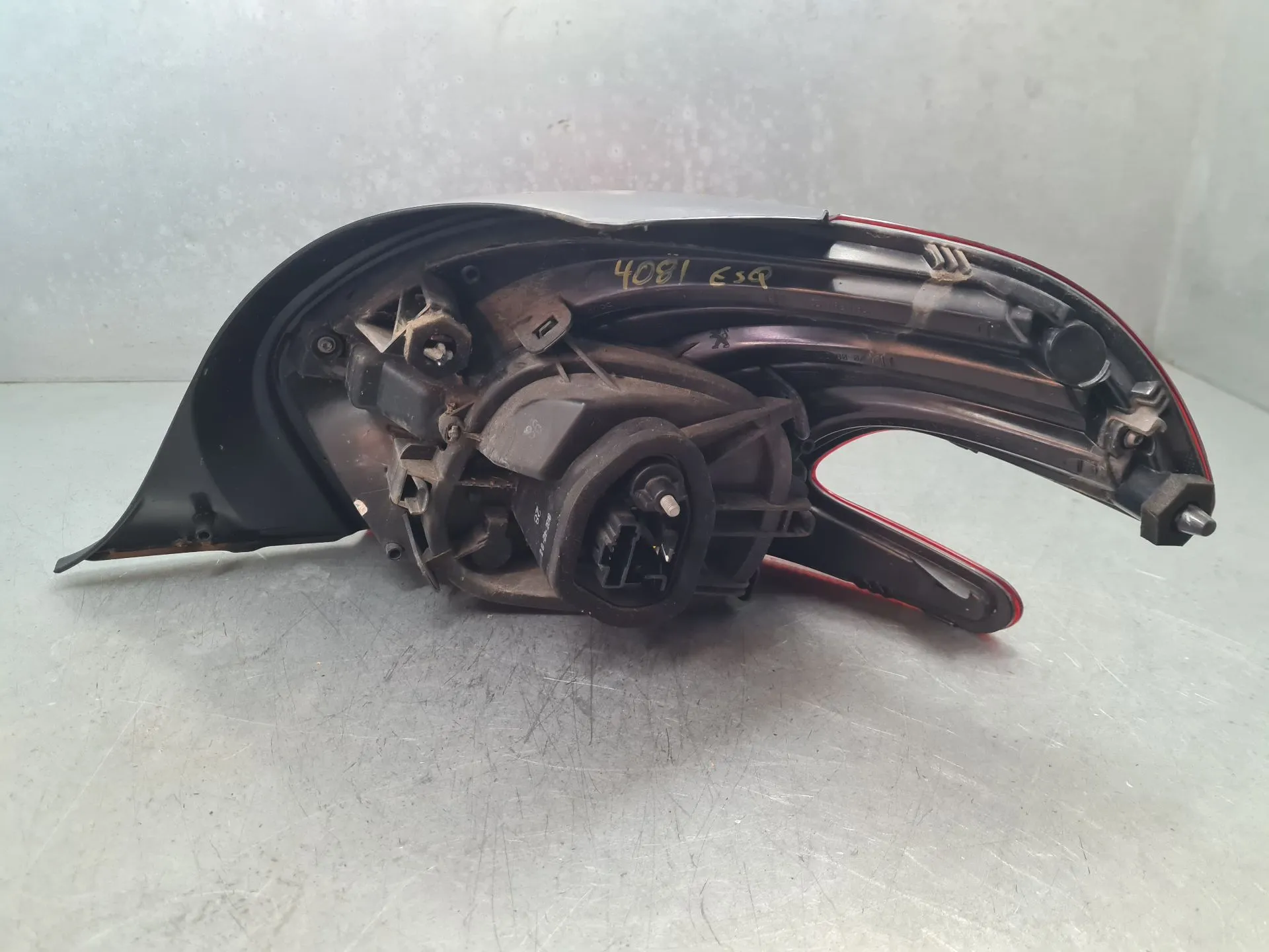 Left Tail light PEUGEOT 208 Imagem-3
