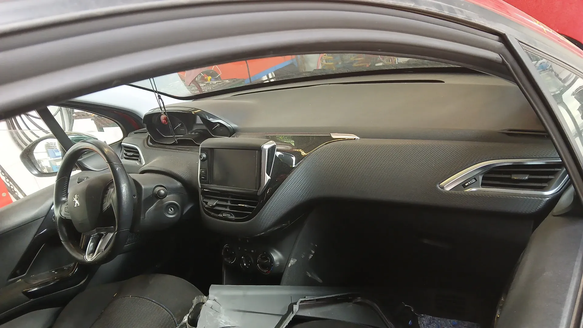 Frente Completa PEUGEOT 208 Imagem-3