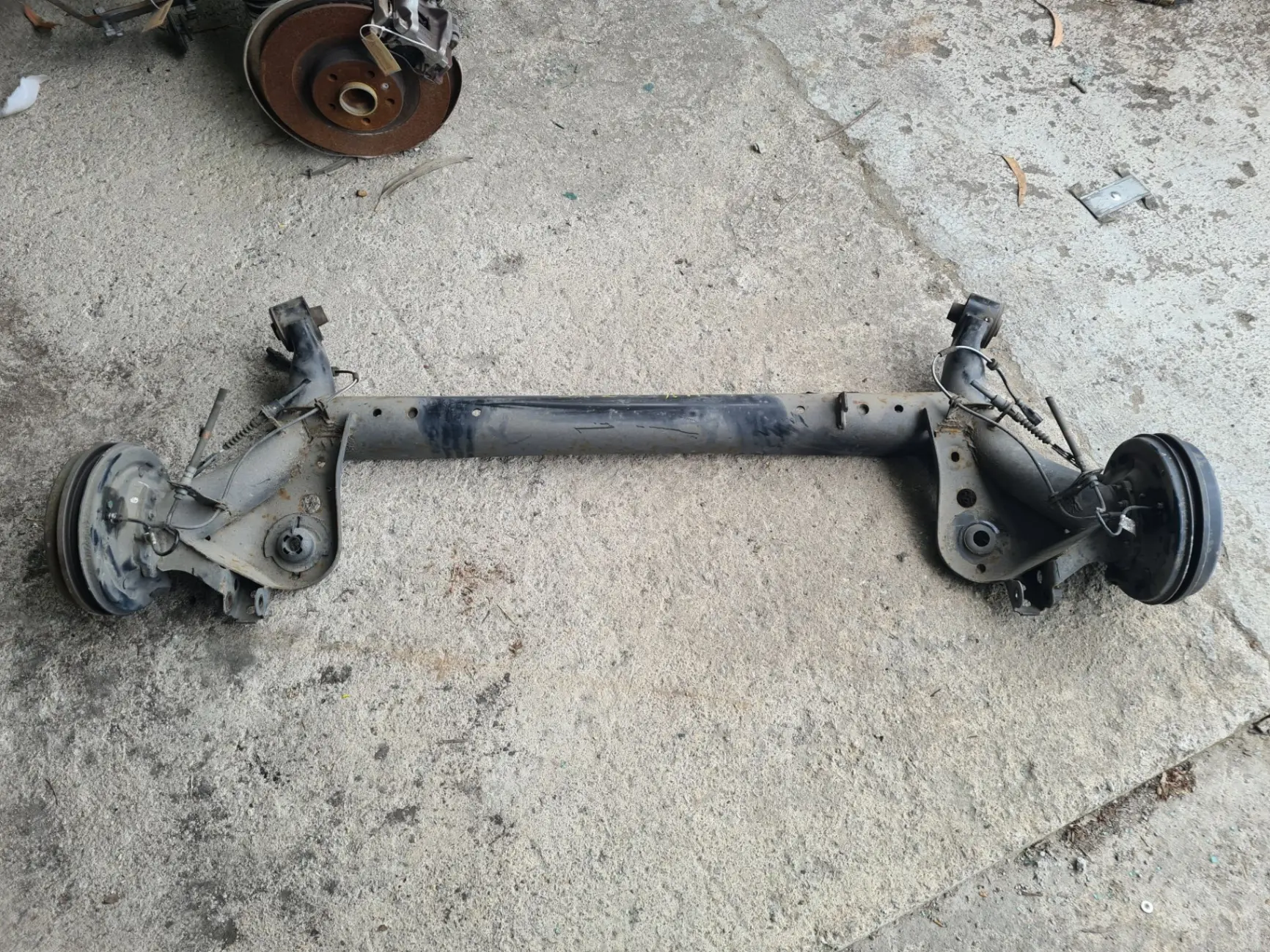 Assale posteriore a tamburo FORD Ka+