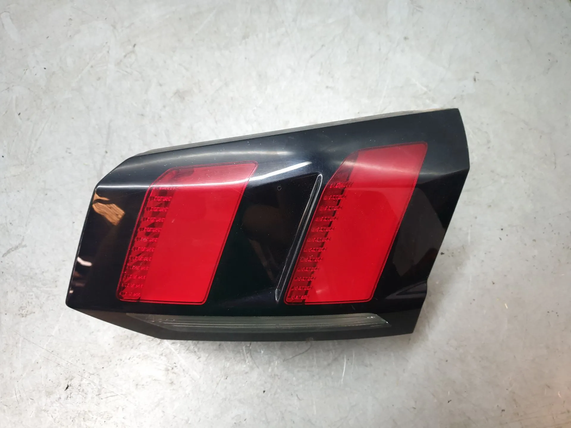 Fanale Destro Baule PEUGEOT 5008 II (M_) Imagem-1