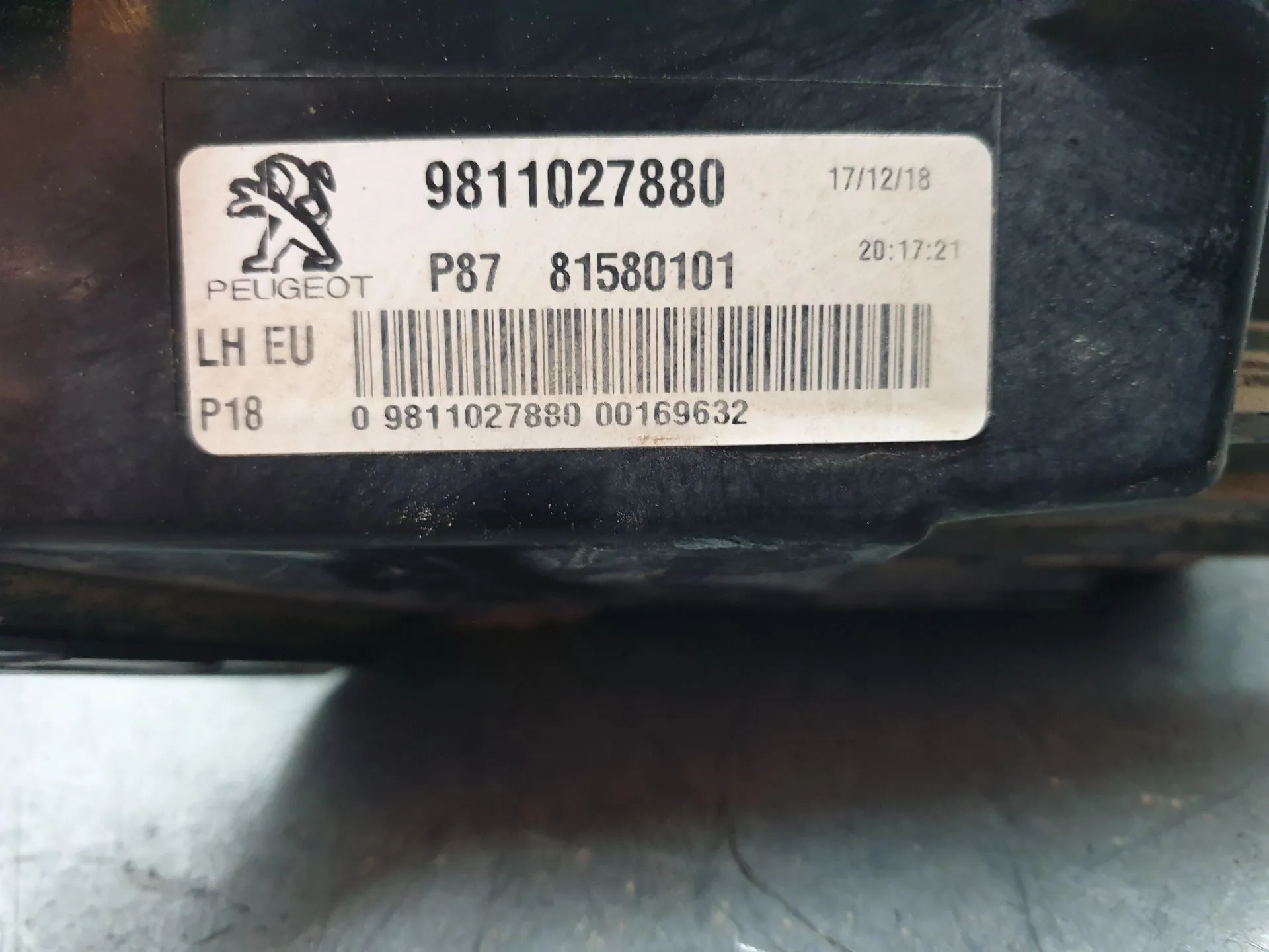 Feu de coffre Gauche PEUGEOT 5008 II (M_) Imagem-4