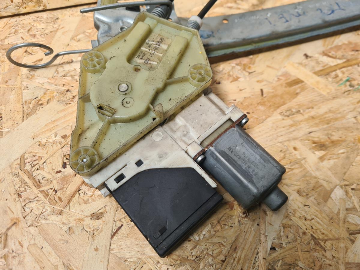 Elevalunas trasero derecho RENAULT Megane III (BZ0_) Imagem-1