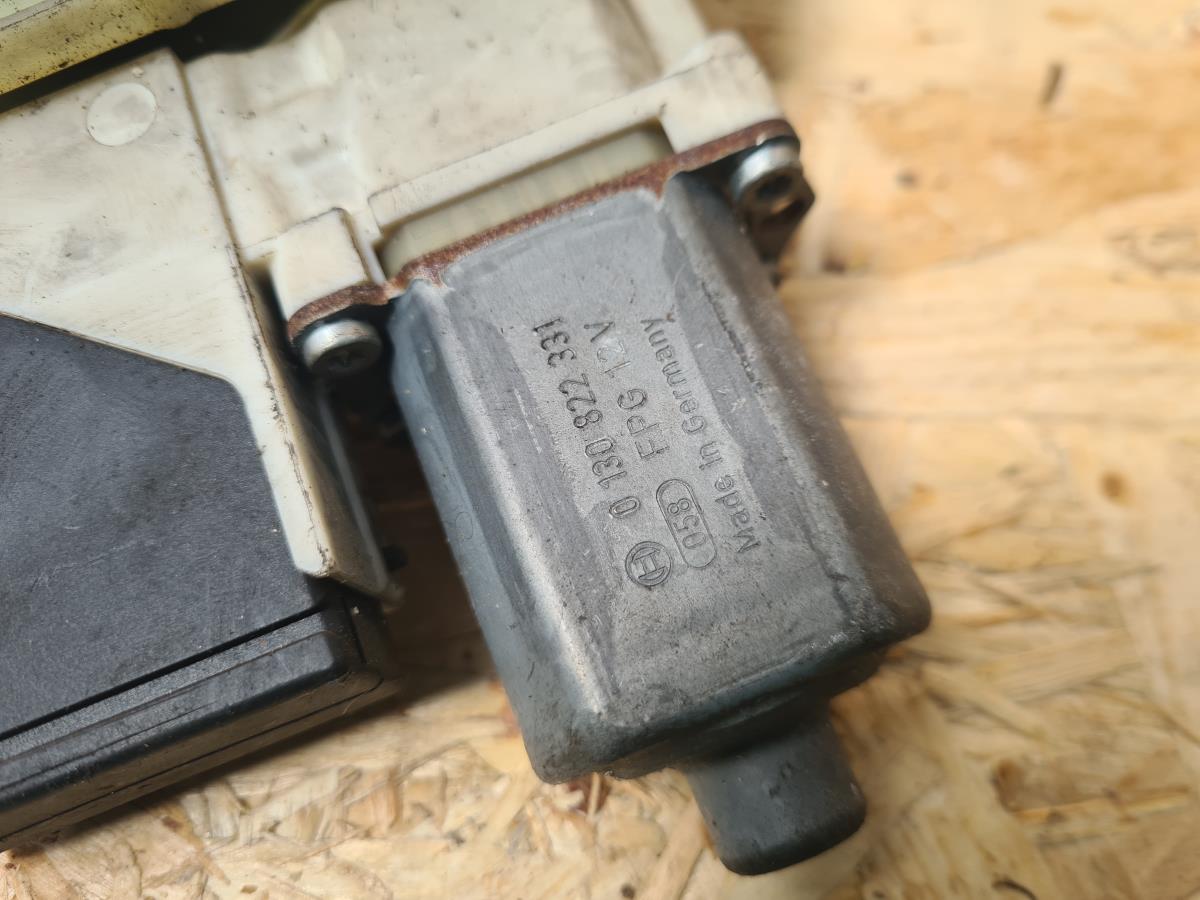 Elevalunas trasero derecho RENAULT Megane III (BZ0_) Imagem-3