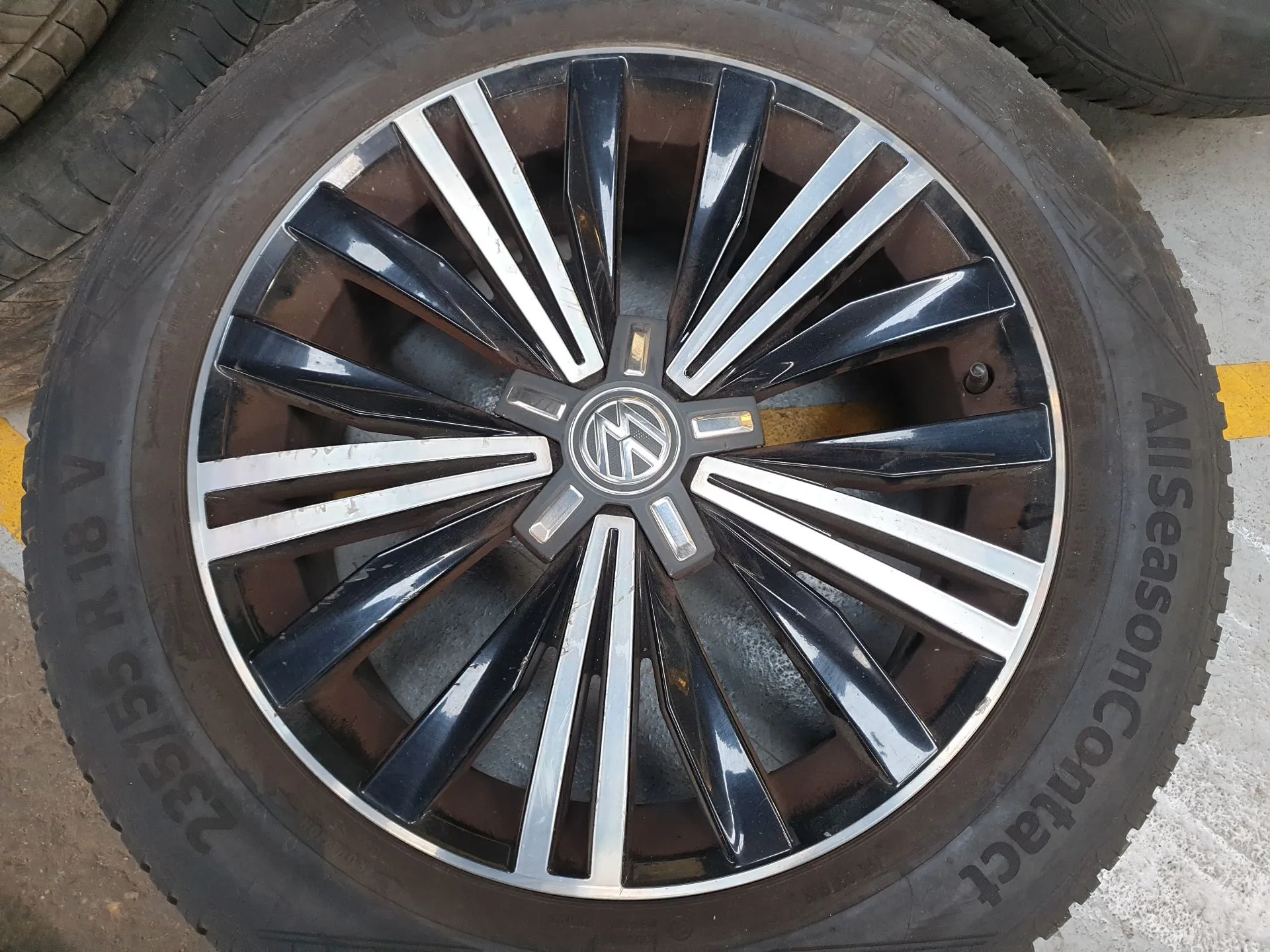 Llanta Delantera Derecha VOLKSWAGEN Tiguan (5N)