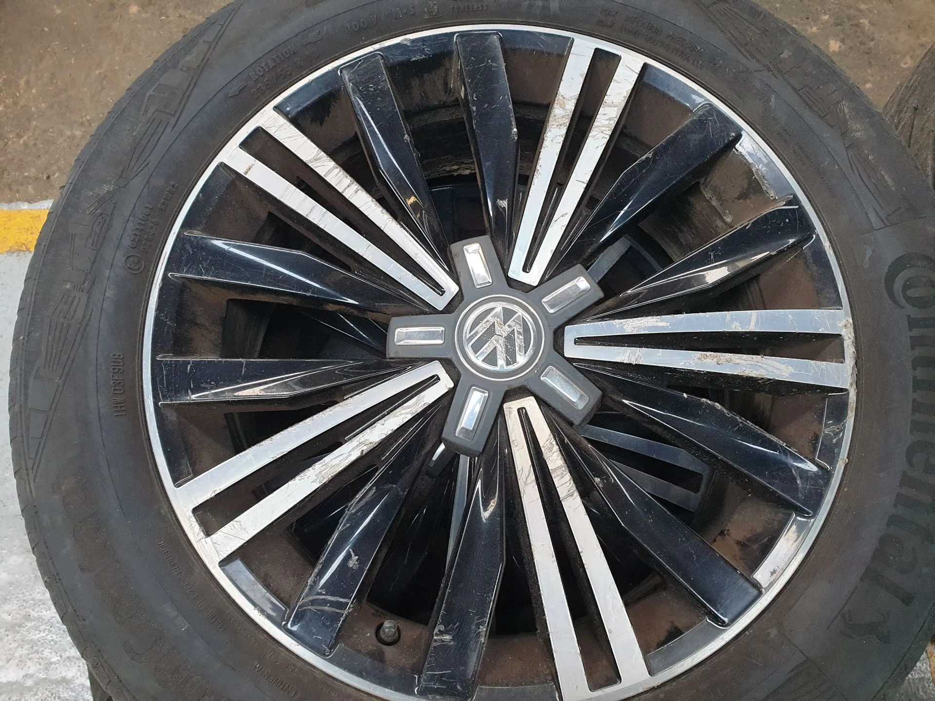 Llanta Delantera Izquierda VOLKSWAGEN Tiguan (5N)