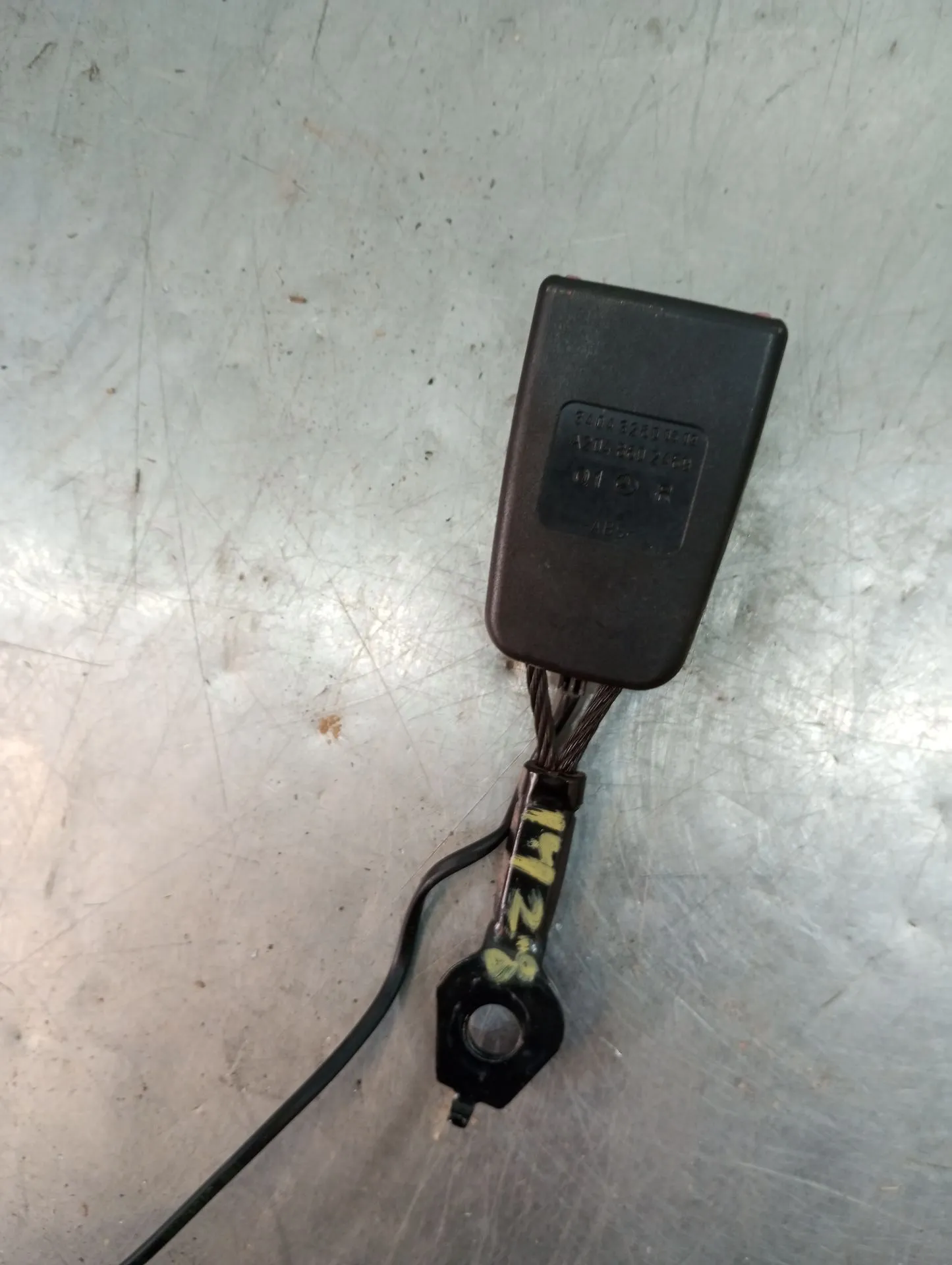 Boucle de ceinture avant gauche MERCEDES-BENZ Classe C (W204)