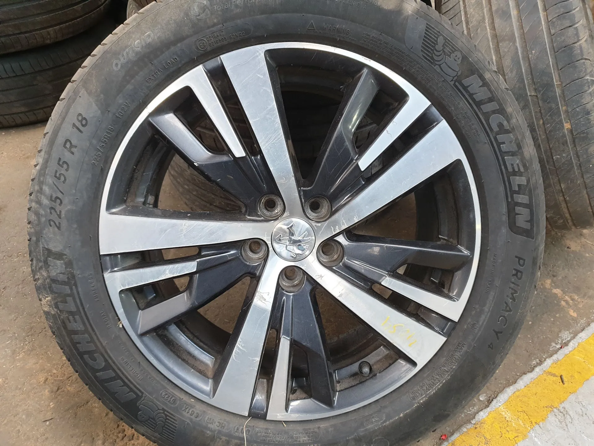 Jante trás direita PEUGEOT 3008 II (M_)