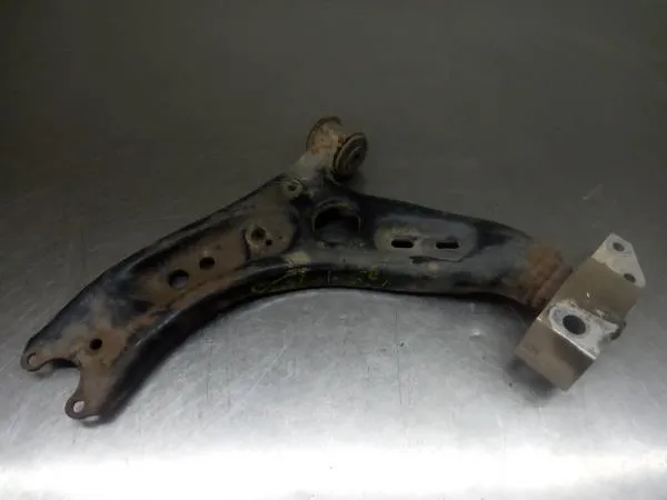 Bras de suspension Avant gauche VOLKSWAGEN Golf VI (5K1)