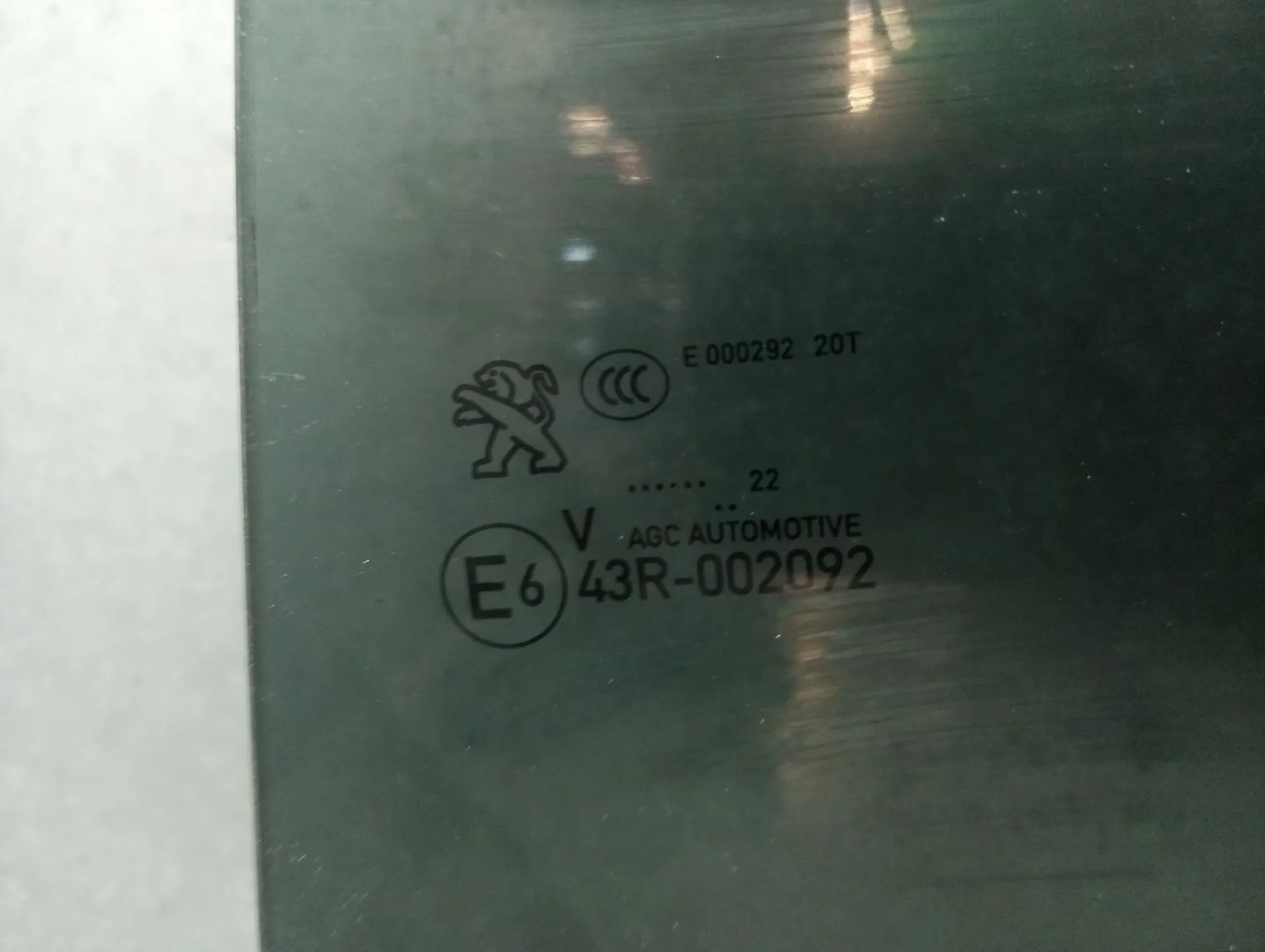 Vidro porta trás esquerdo PEUGEOT 3008 II (M_) Imagem-3