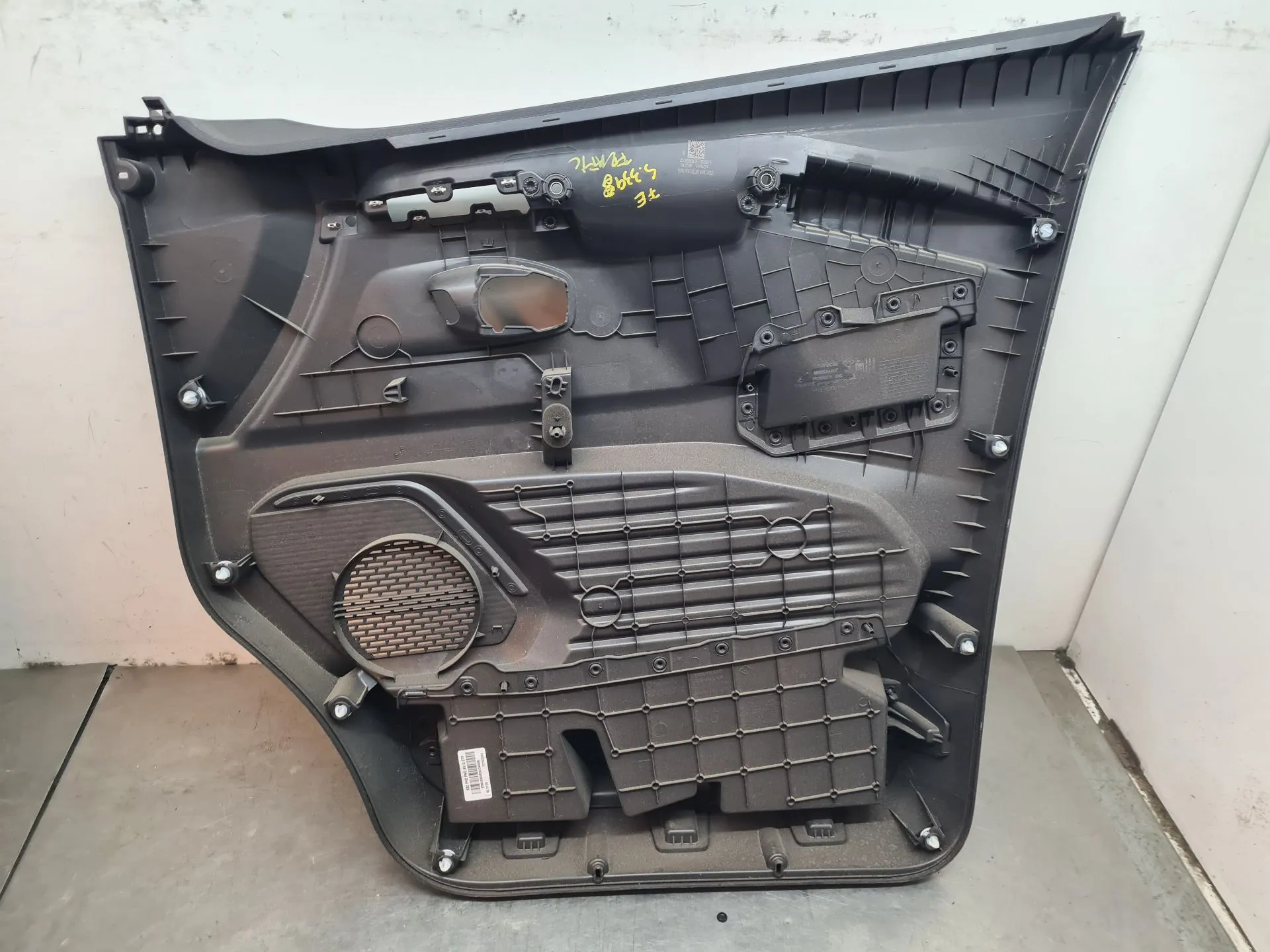 Forra porta / quartela frente esquerda RENAULT Trafic III (FG_) Imagem-1