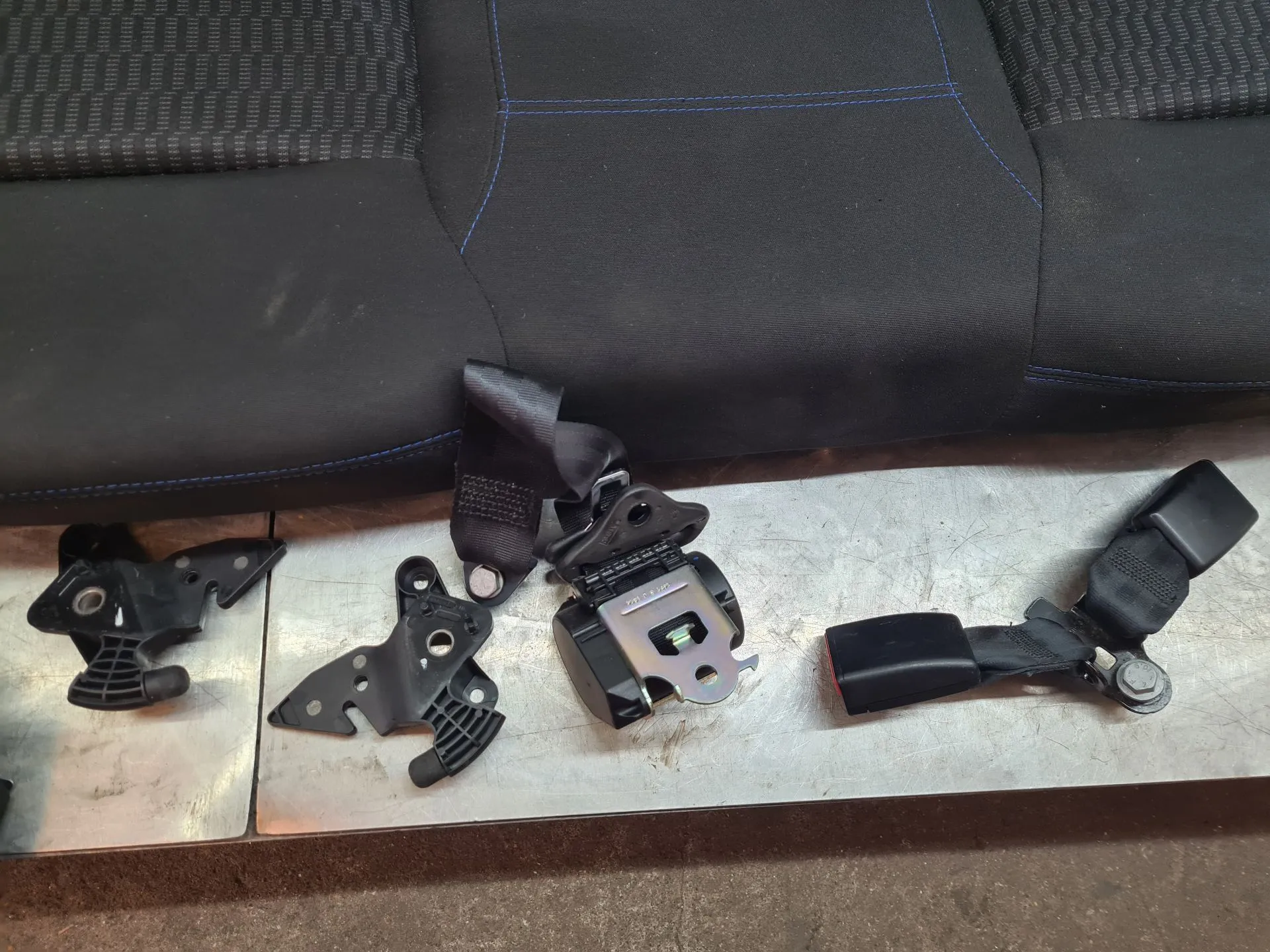 Rear Seat PEUGEOT 208 Imagem-5