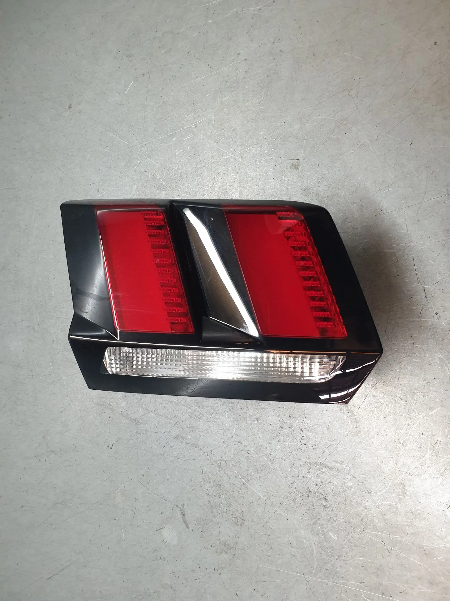Left Tailgate light  PEUGEOT 3008 II (M_)