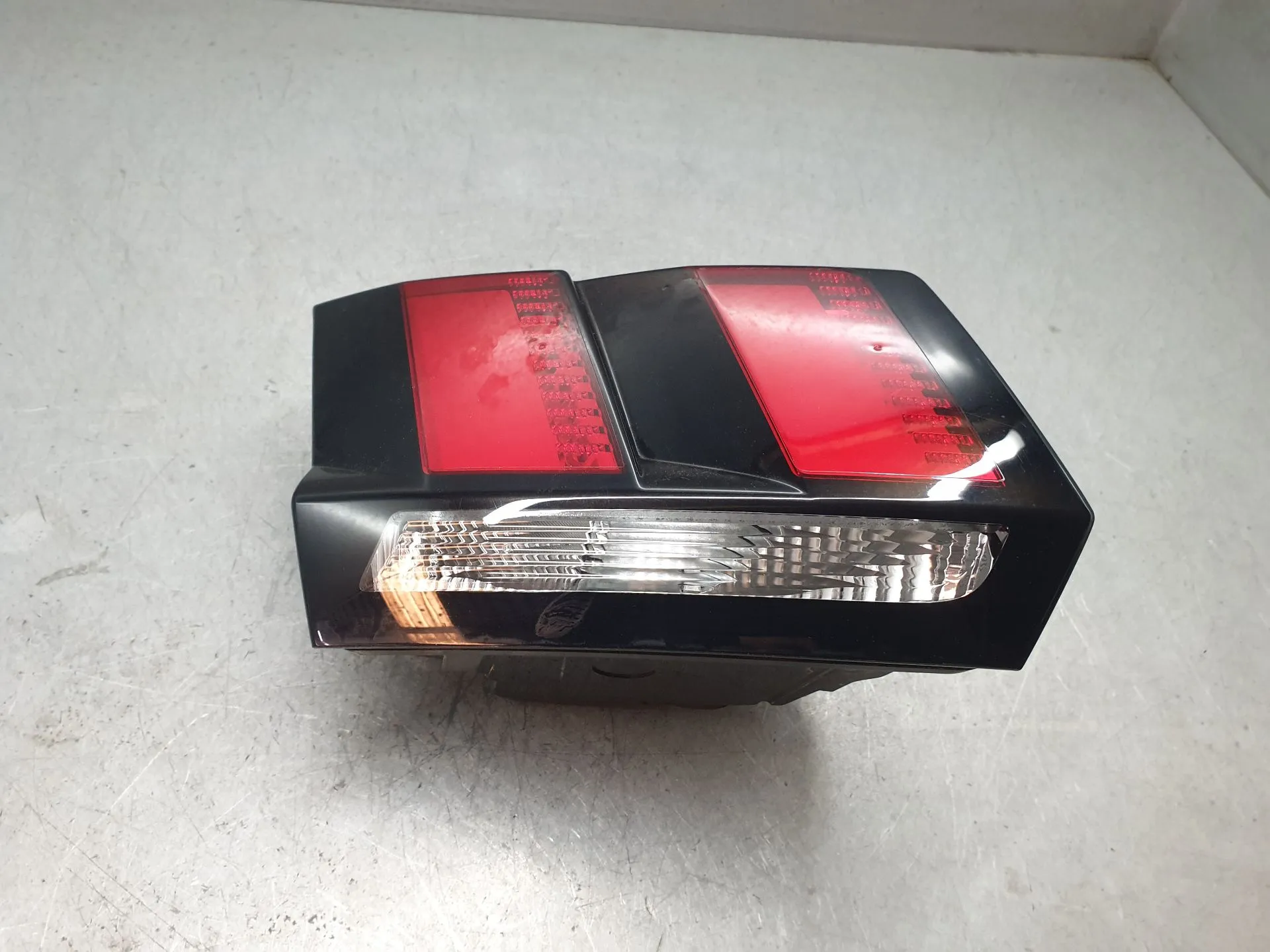 Left Tailgate light  PEUGEOT 3008 II (M_) Imagem-2
