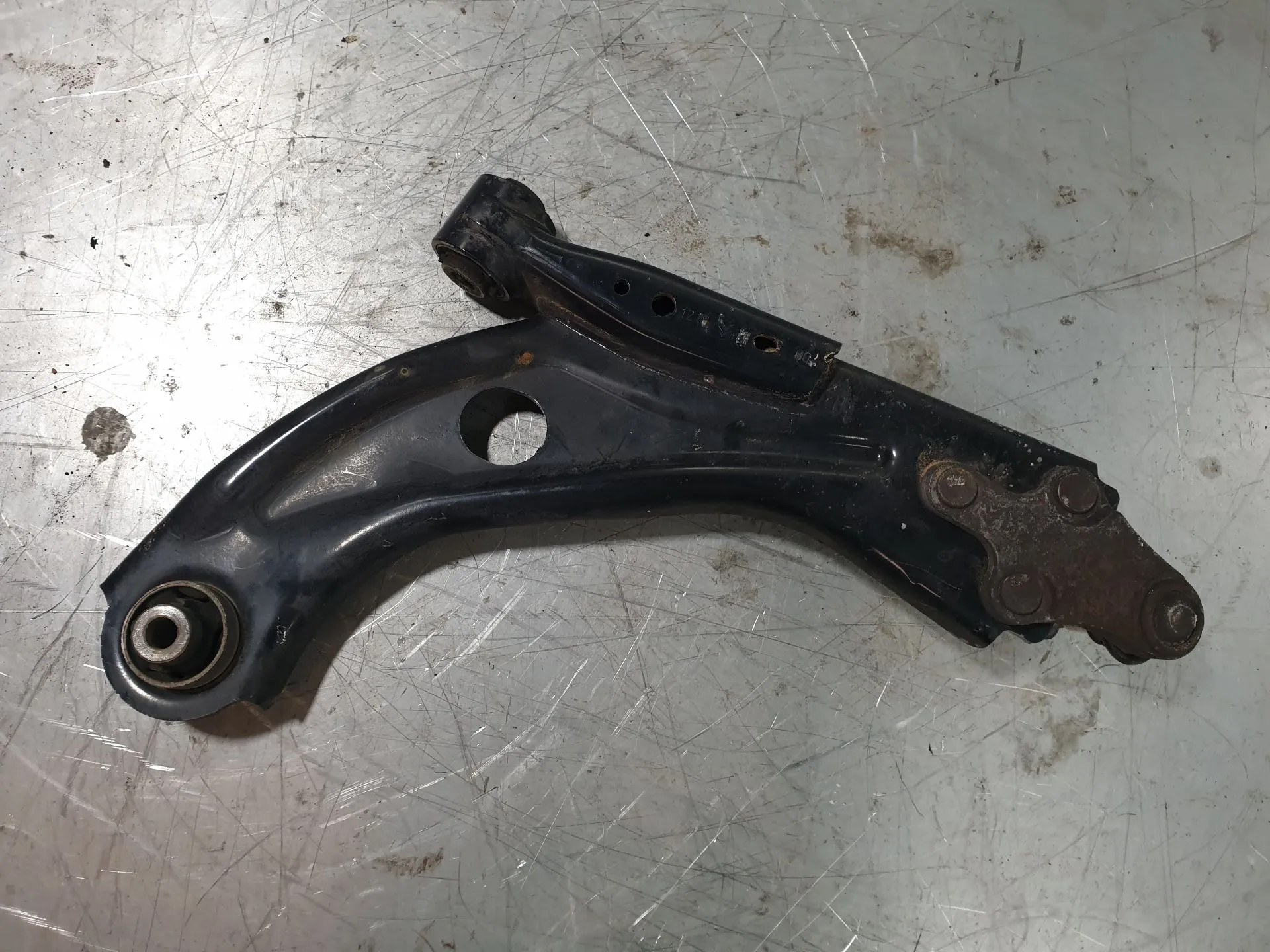 Braccio di sospensione anteriore sinistro PEUGEOT 3008 II (M_)