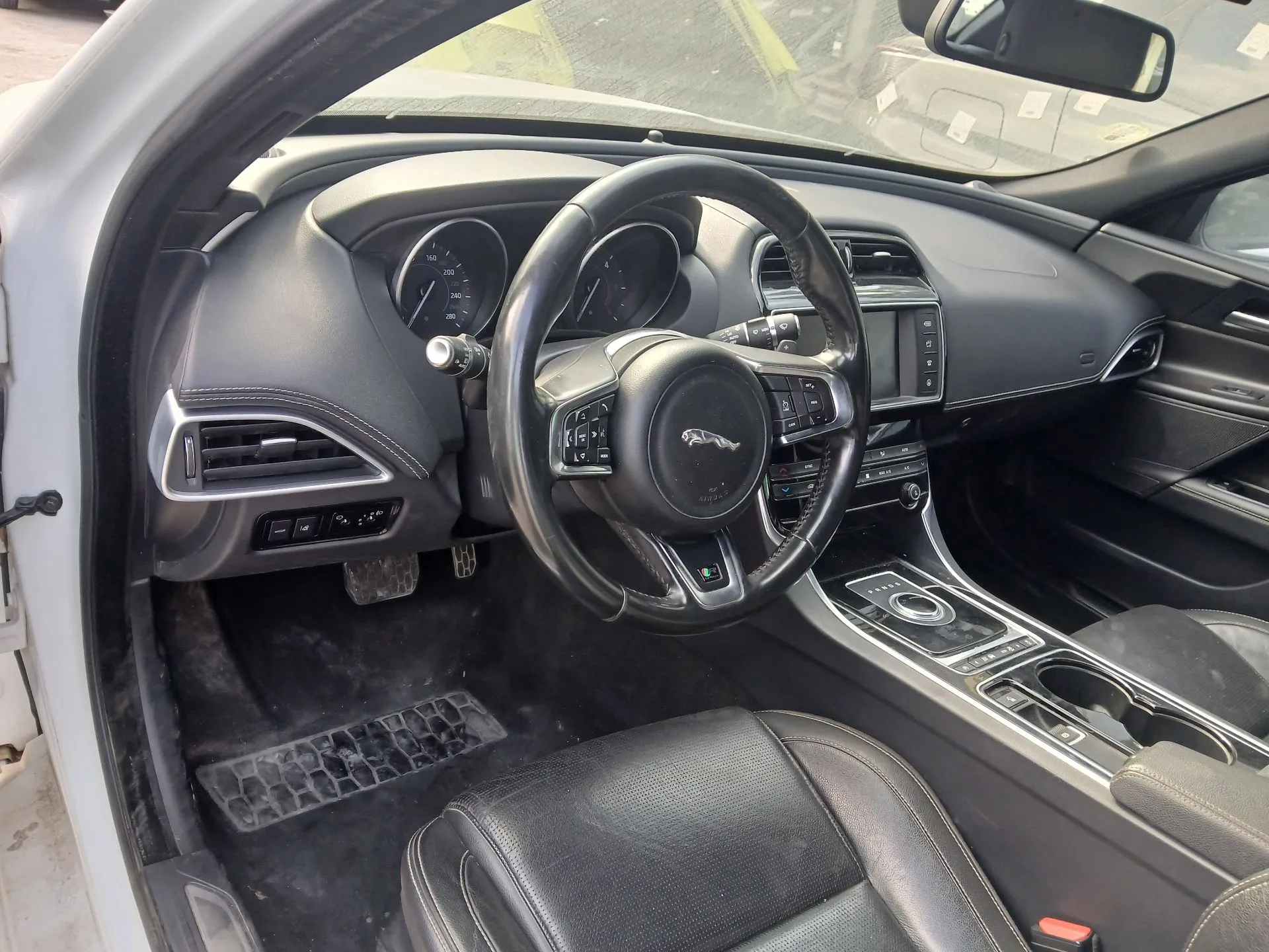 Frente Completa JAGUAR XE (X760) Imagem-17