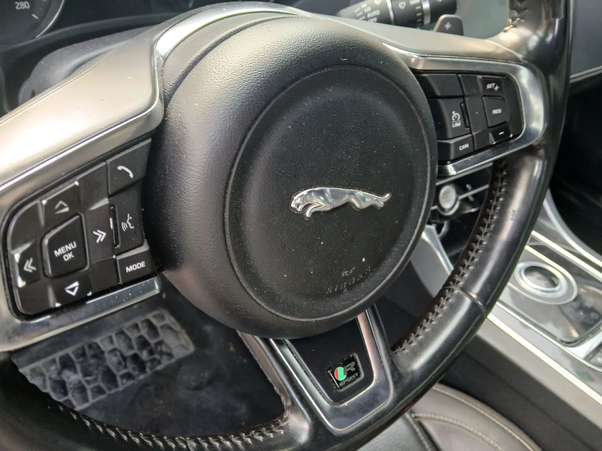 Frente Completa JAGUAR XE (X760) Imagem-18