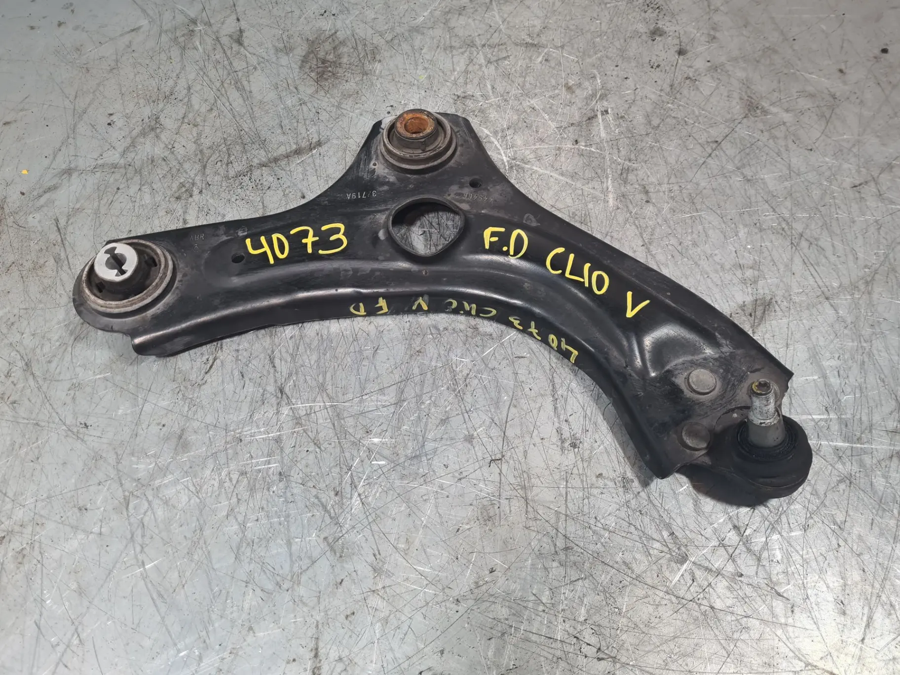 Braccio di sospensione anteriore destra RENAULT Clio V (BF_)