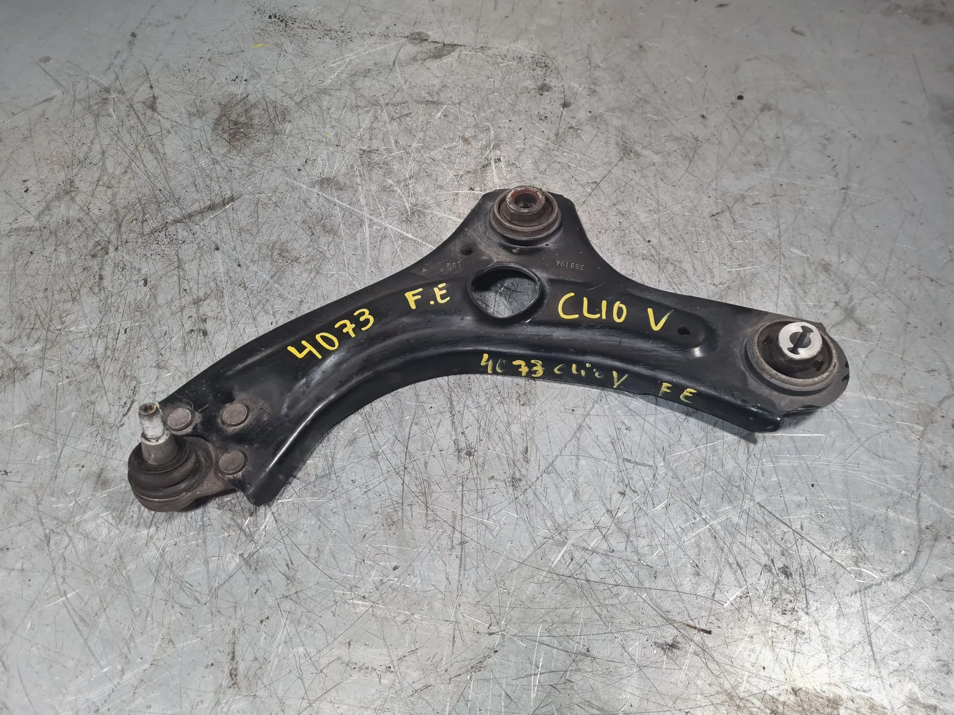 Braccio di sospensione anteriore sinistro RENAULT Clio V (BF_)